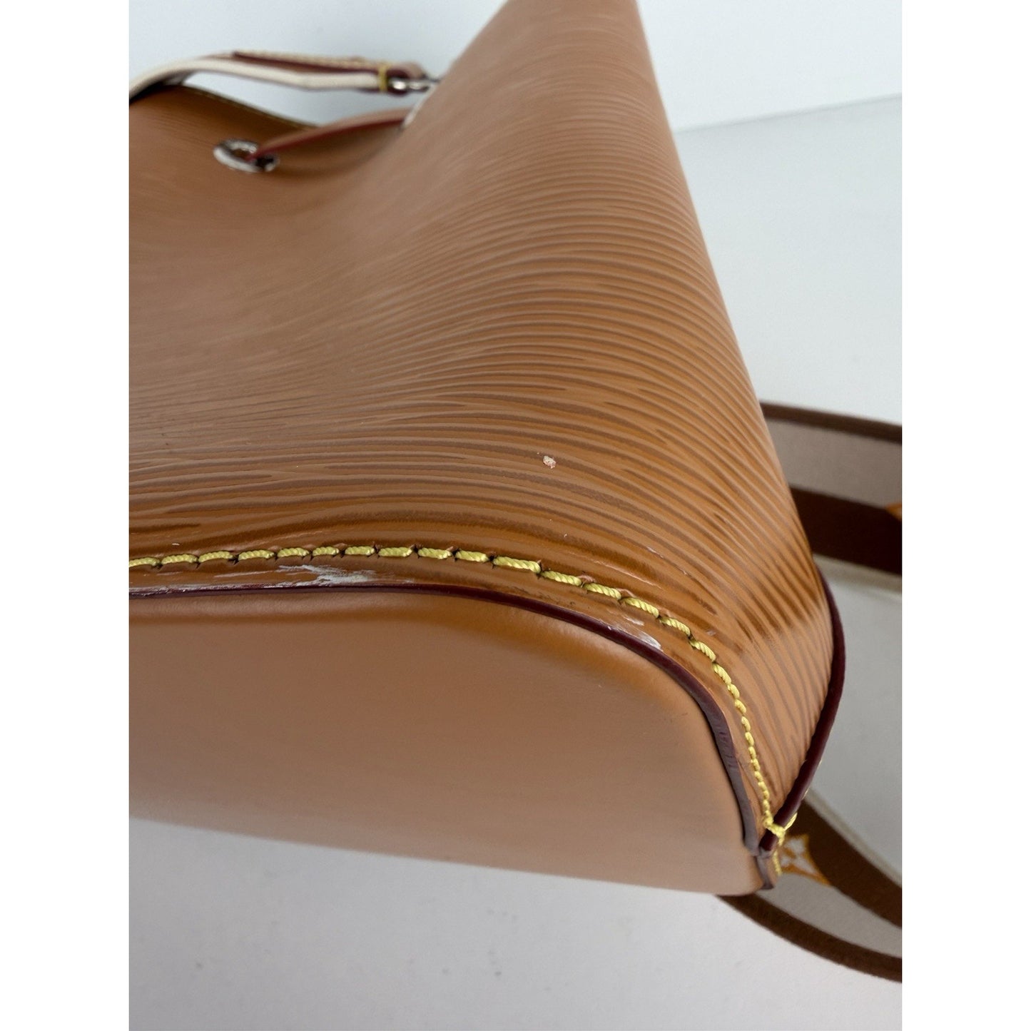 Louis Vuitton Neonoe Bucket Shoulder Bag BB in Gold Miel Epi Leather NFC C-7