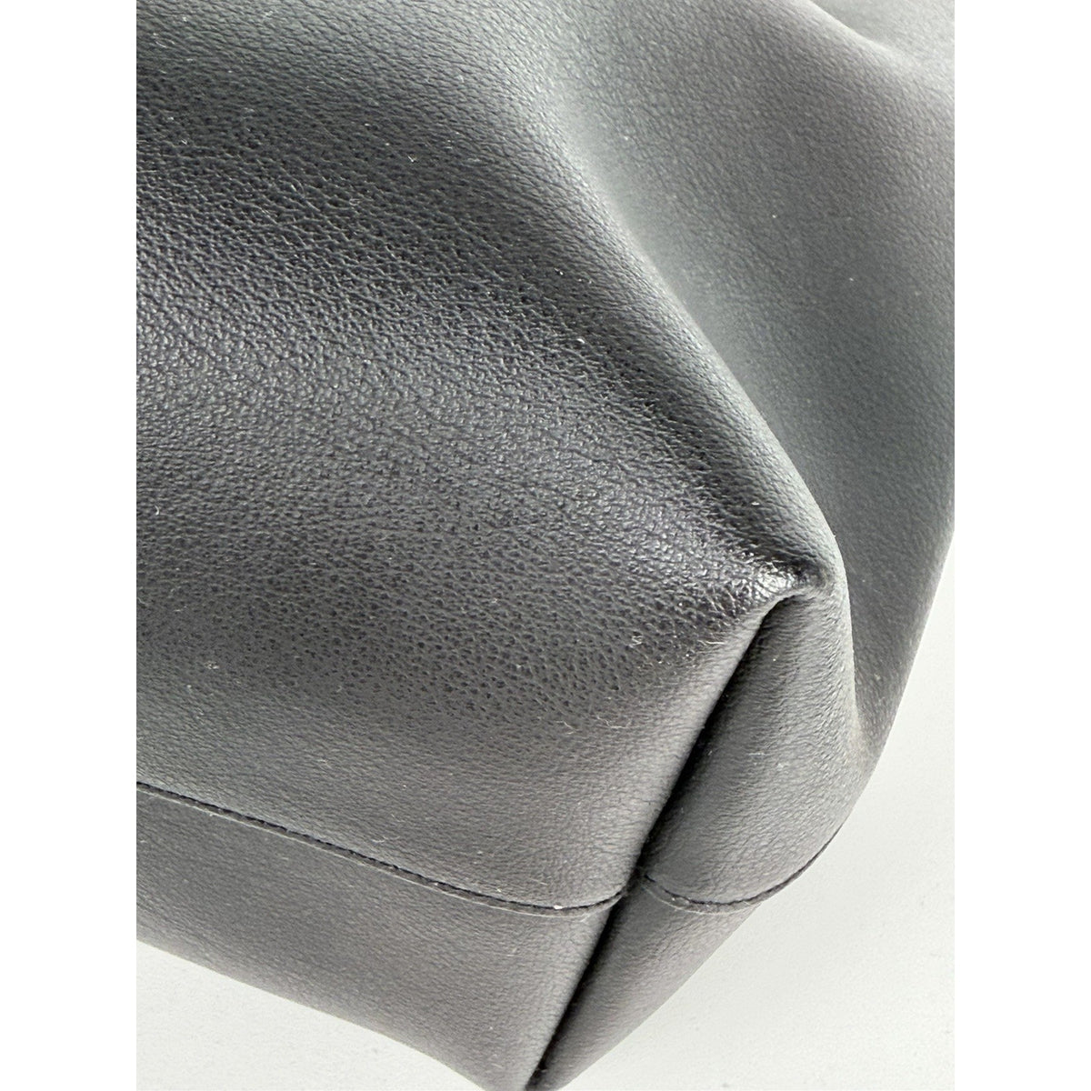 Saint Laurent E/W Shopping Tote Shoulder Bag in Black Leather With Pouch S-07