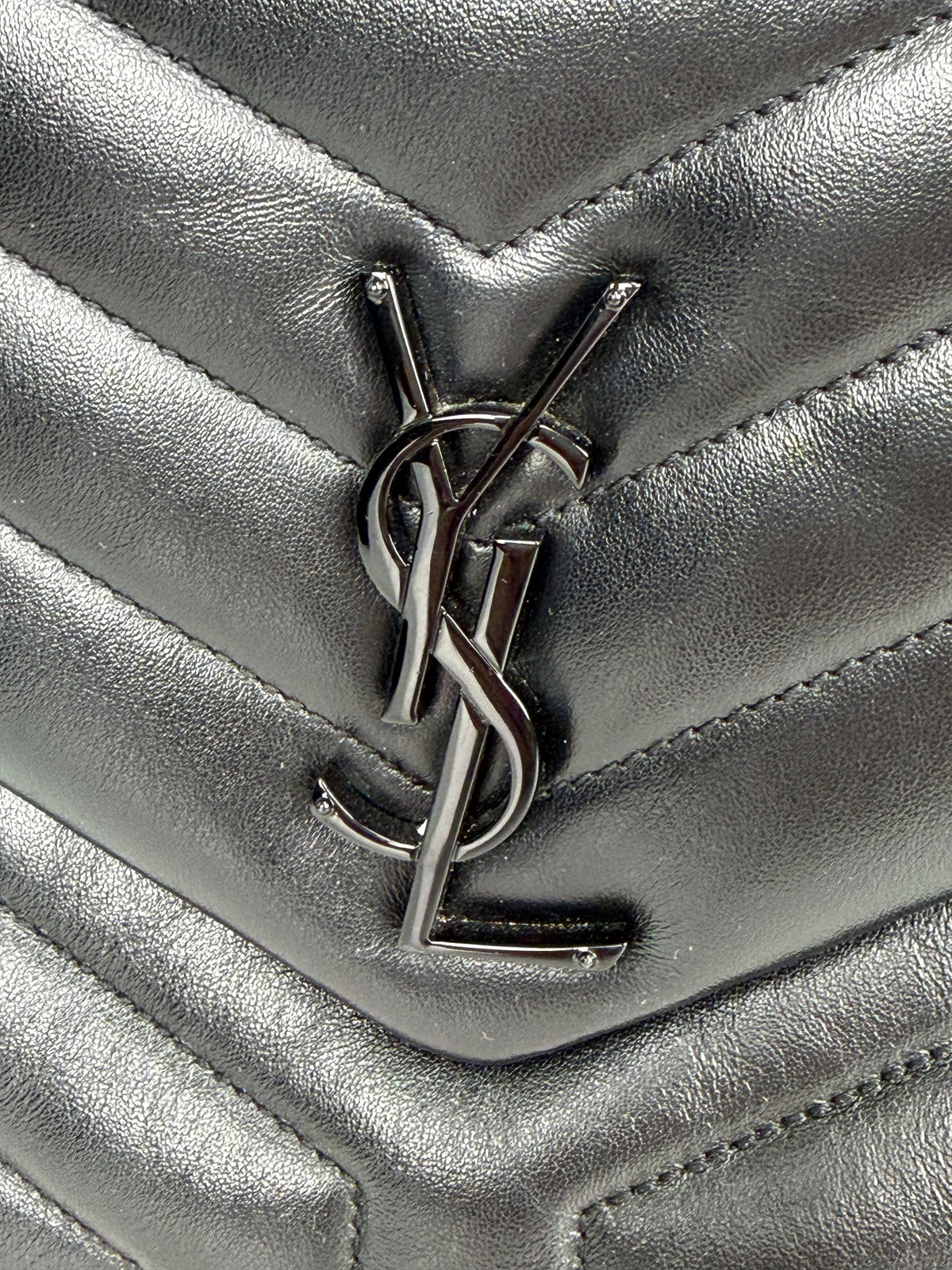 Saint Laurent Loulou Shoulder Bag Medium in Black Leather YD7