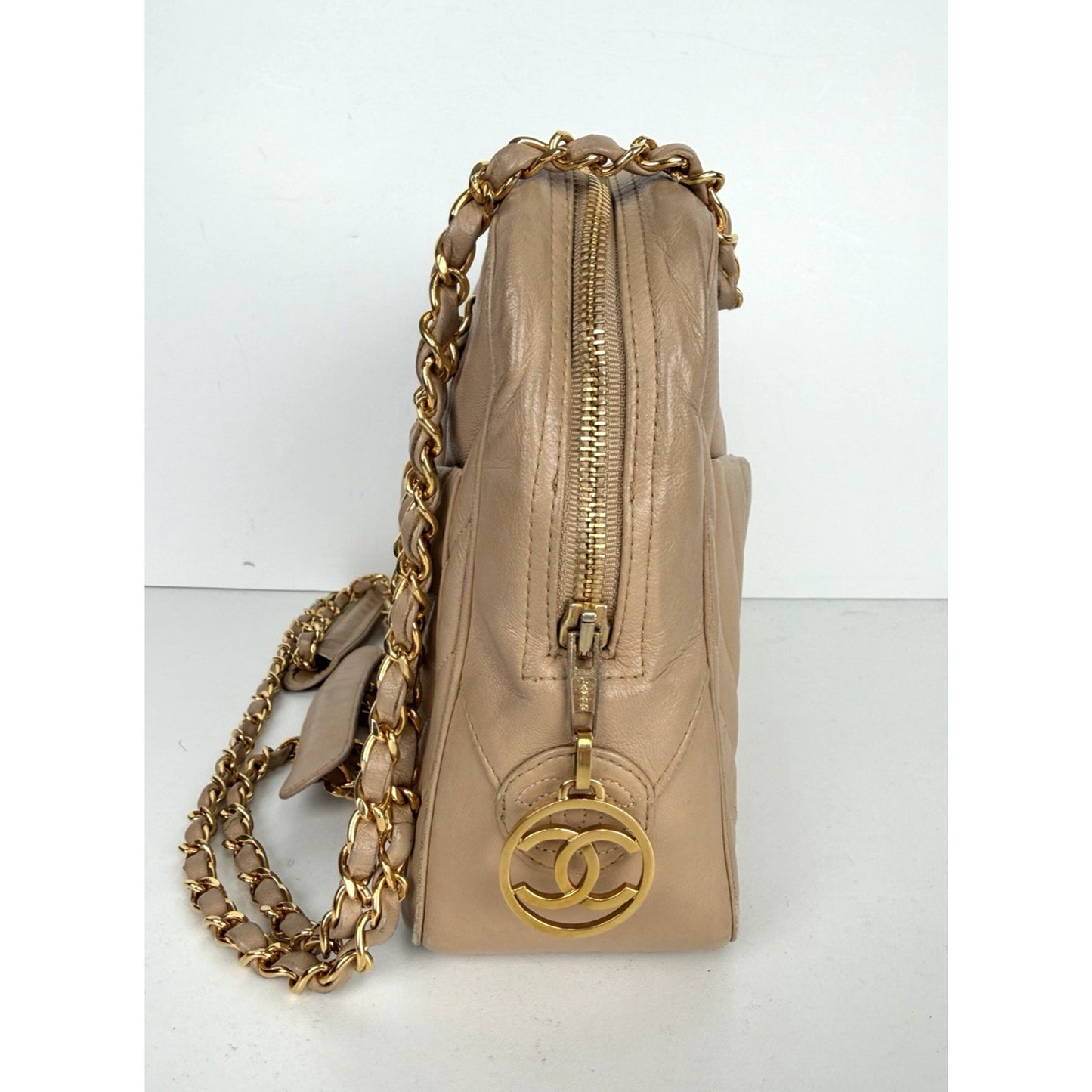 Chanel Chevron Camera Shoulder Bag Vintage in Beige Leather 1989 – 1991 S04