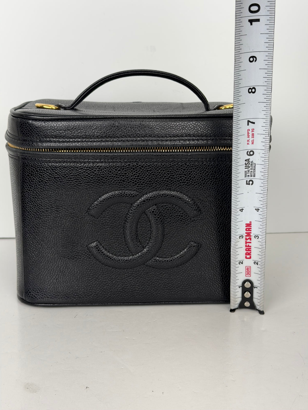 Chanel CC Logo Vanity Case Vintage in Black Caviar Leather 1996-1997 YU-3