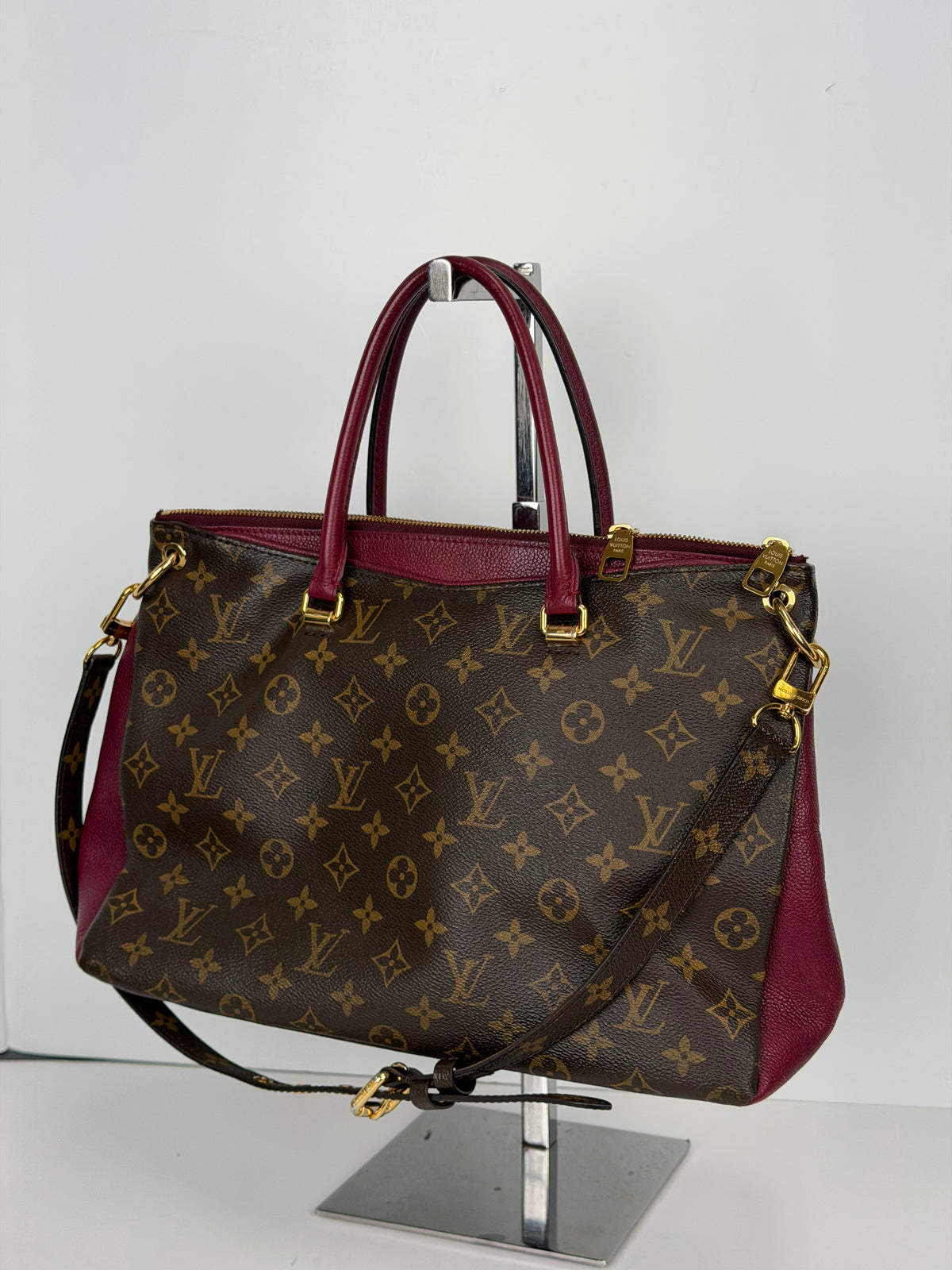 Louis Vuitton Pallas MM Bag in Brown LV Monogram Coated Canvas 2017 YS-22