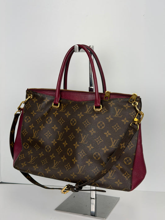 Louis Vuitton Pallas MM Bag in Brown LV Monogram Coated Canvas 2017 YS-22