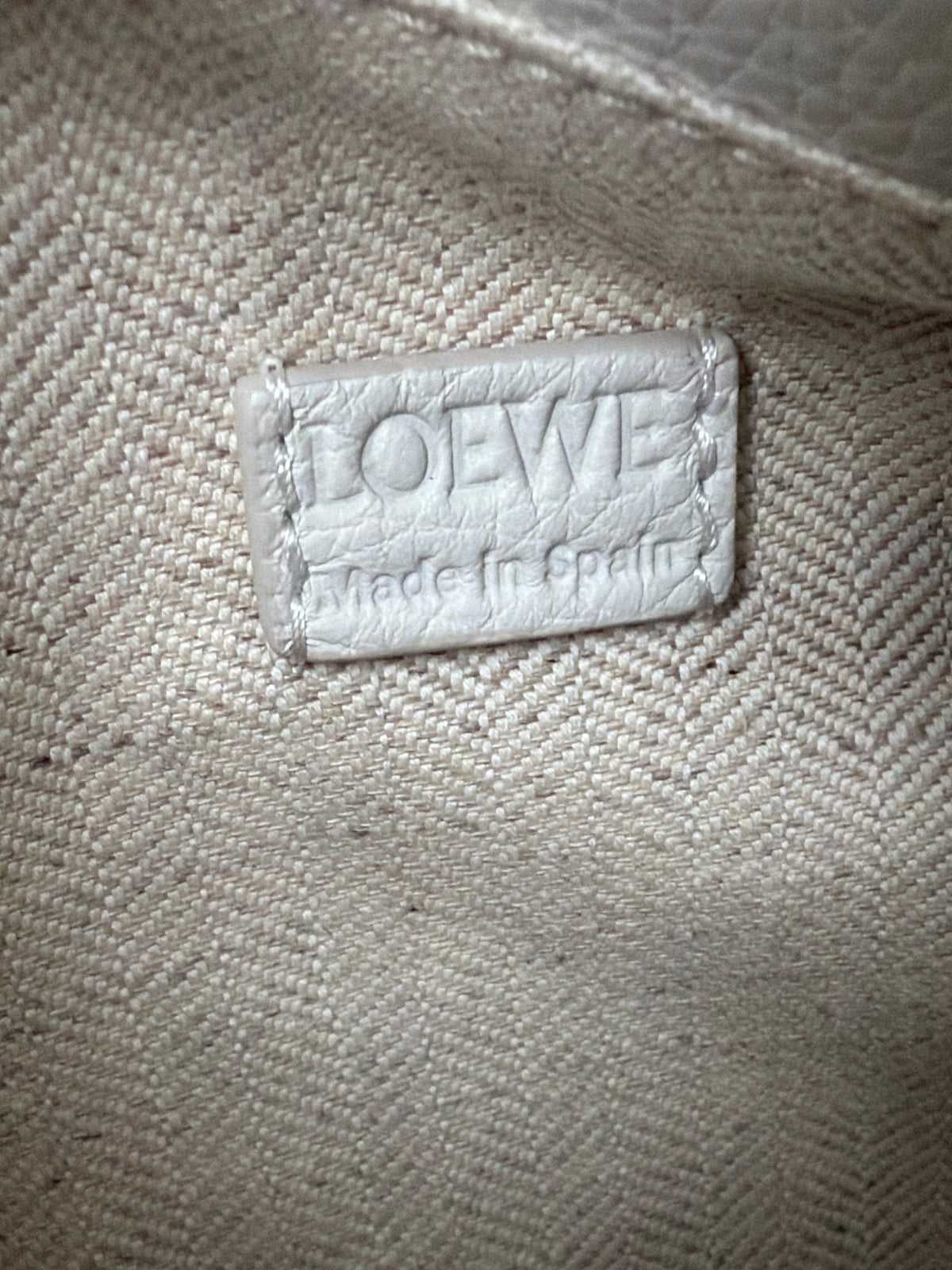 Loewe Puzzle Crossbody Mini Bag in White Leather YD-6