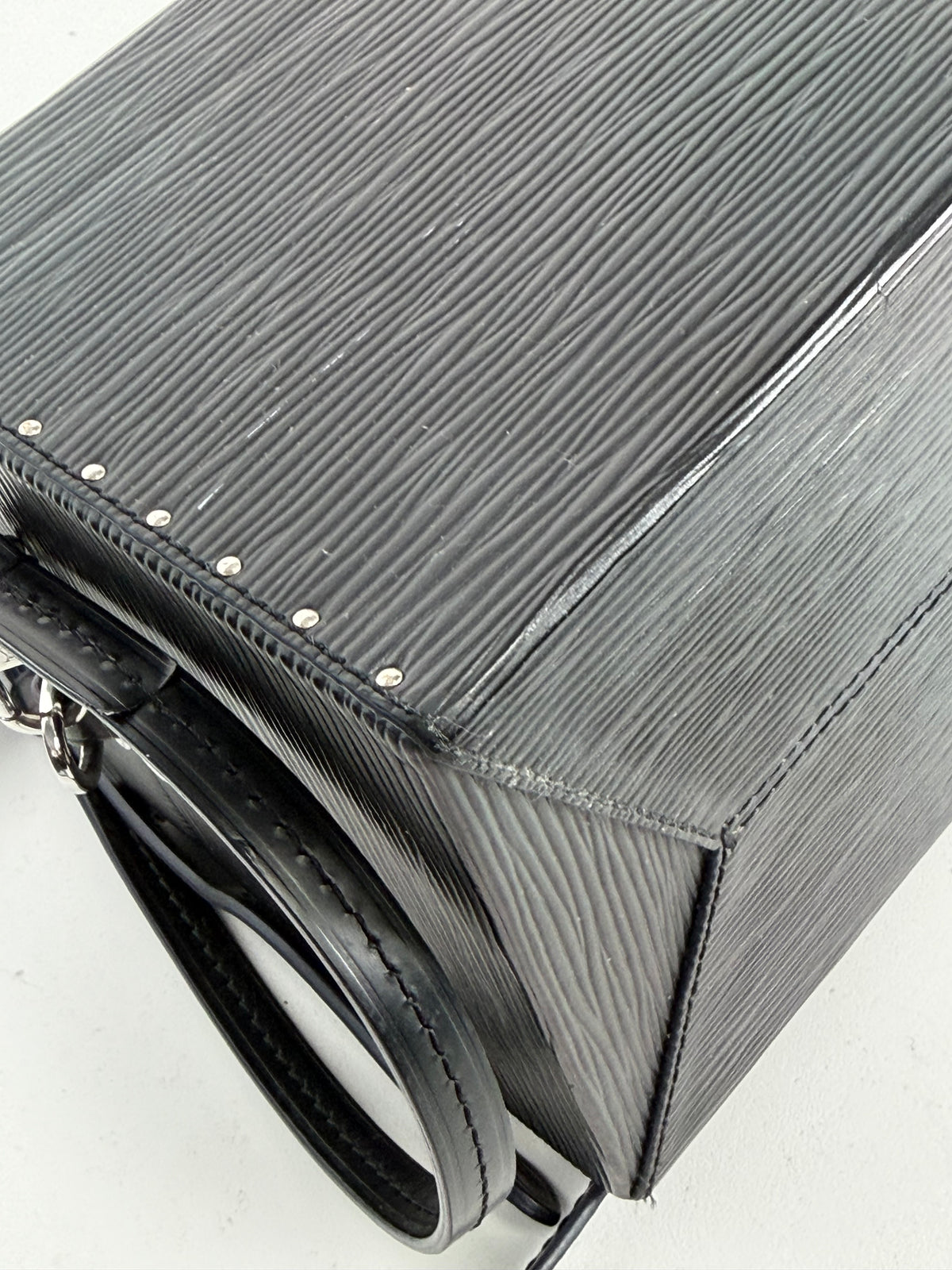Louis Vuitton Bleecker Box in Black Epi Leather 2019 YS22