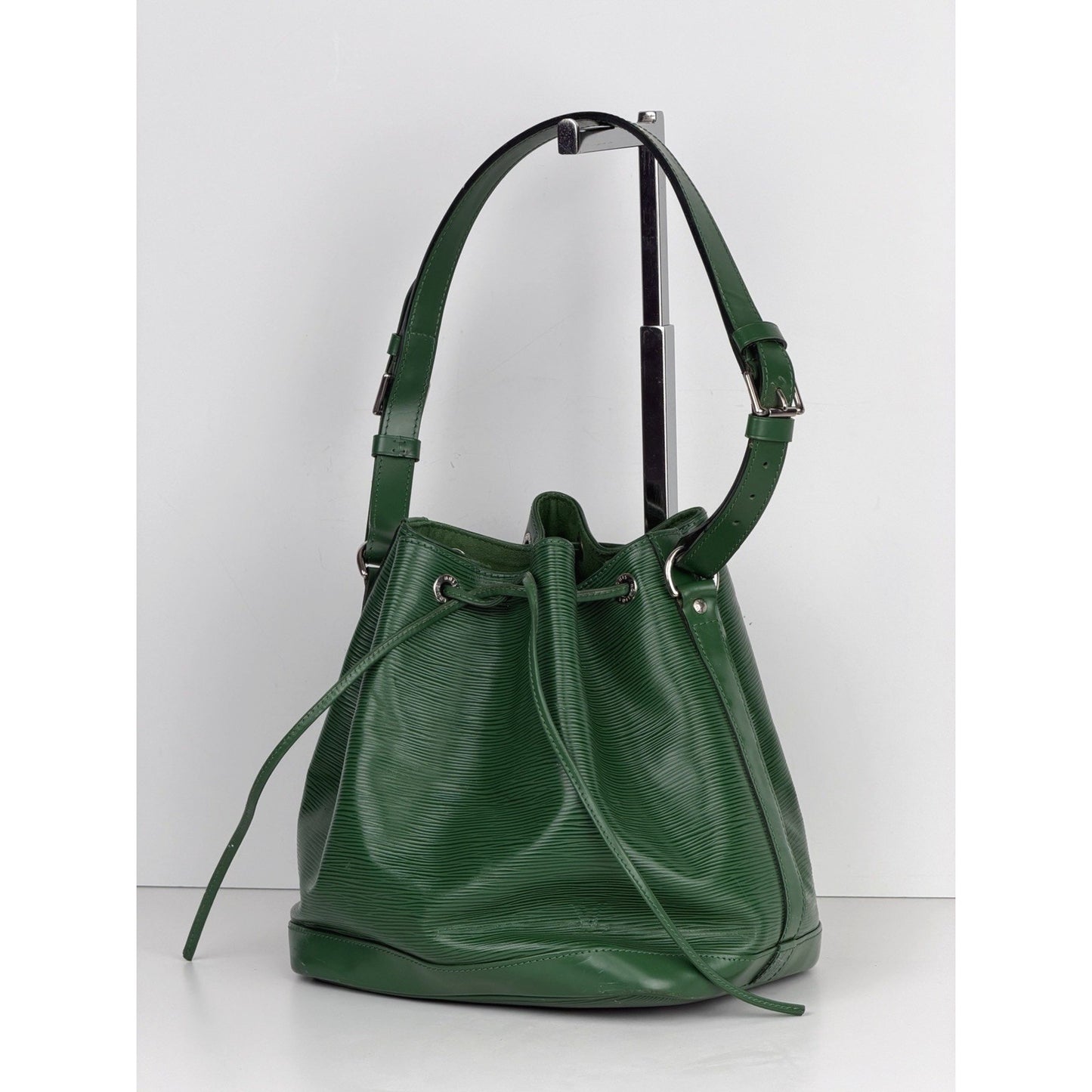 Louis Vuitton NeoNoe Shoulder Bag MM in Green Epi Leather 2013 S