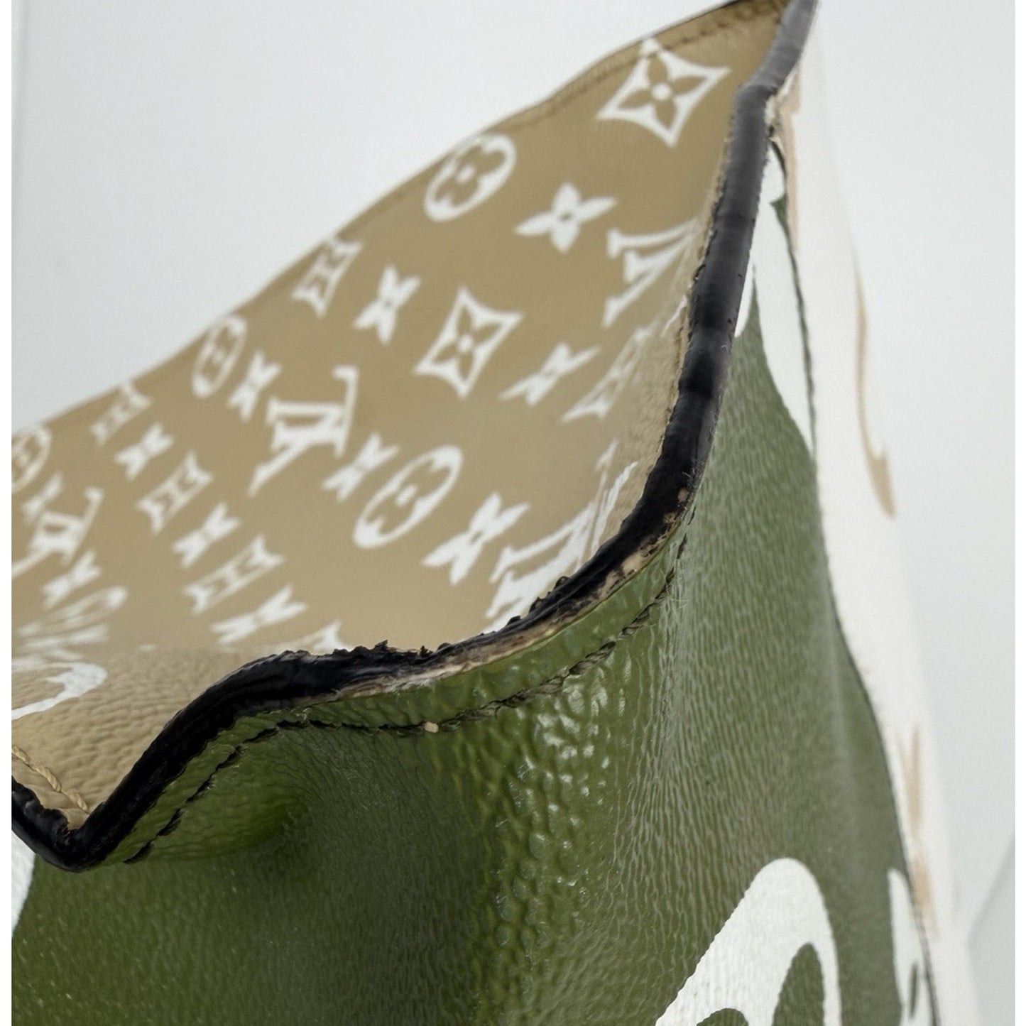 Louis Vuitton Monogram Giant Onthego GM Tote Bag in Kaki/Beige Canvas 2019 D2