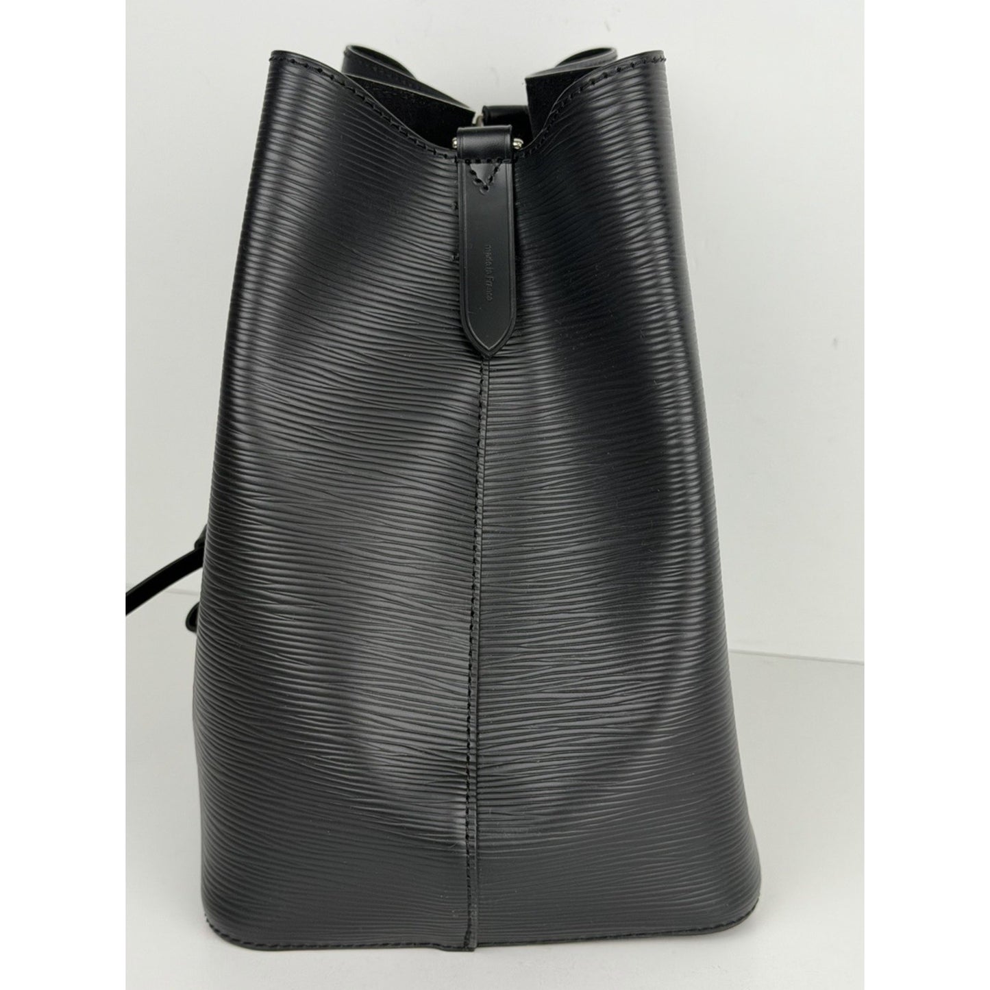 Louis Vuitton NéoNoé Bucket Bag MM Black Epi Leather Embossed Texture NFC C8