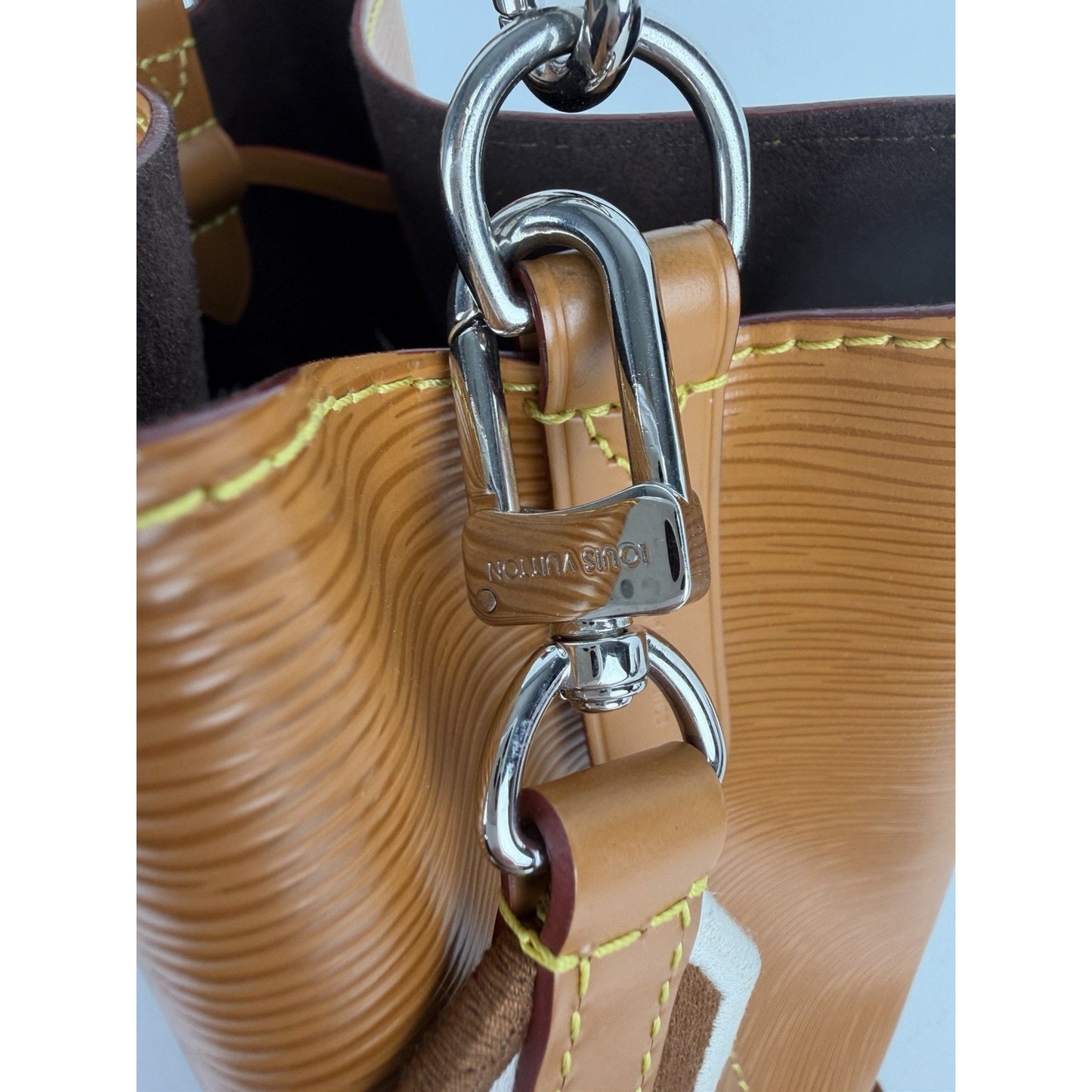 Louis Vuitton Neonoe Bucket Shoulder Bag BB in Gold Miel Epi Leather NFC C-7