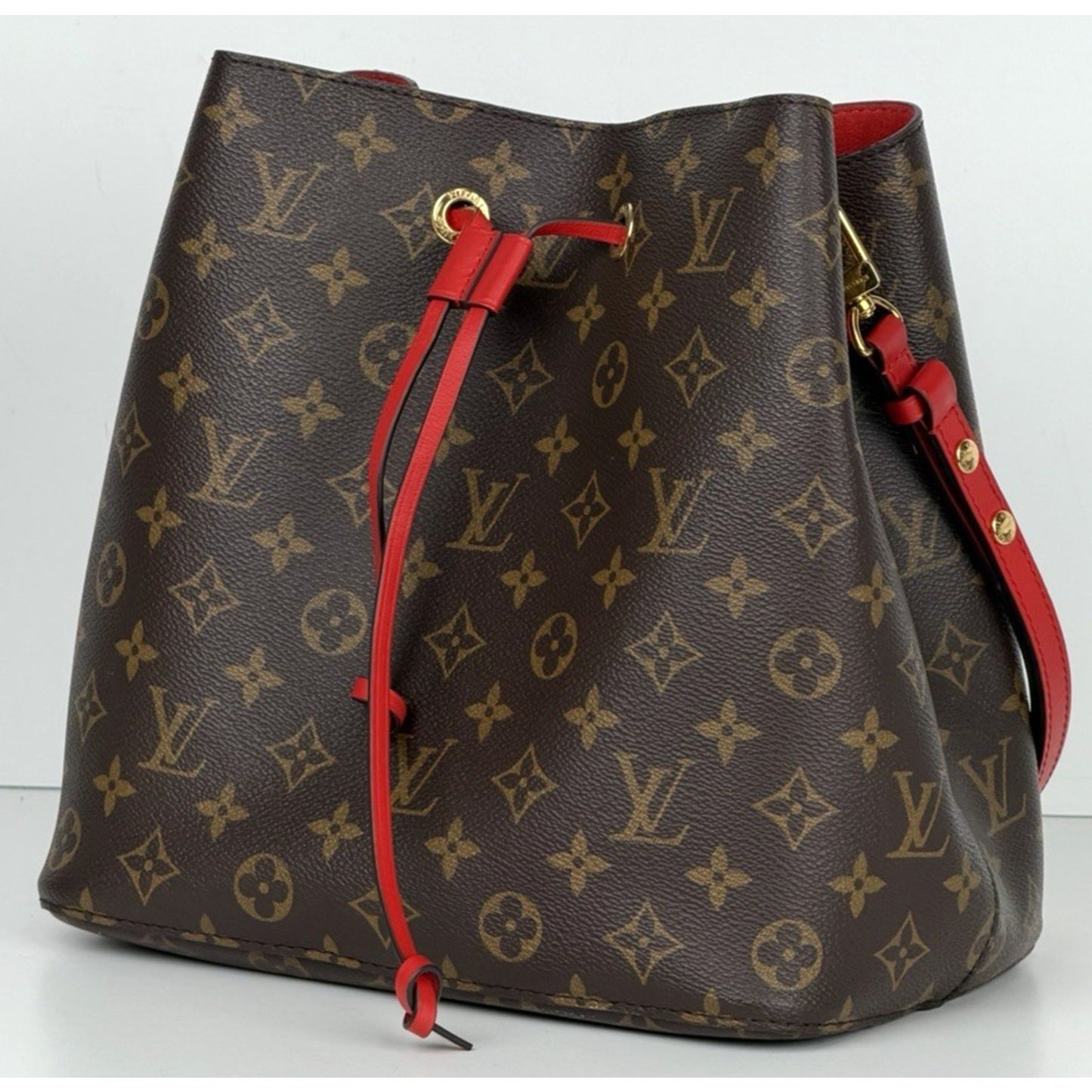 Louis Vuitton NeoNoe MM Bucket Bag in Monogram Coated Canvas 2020 F-1