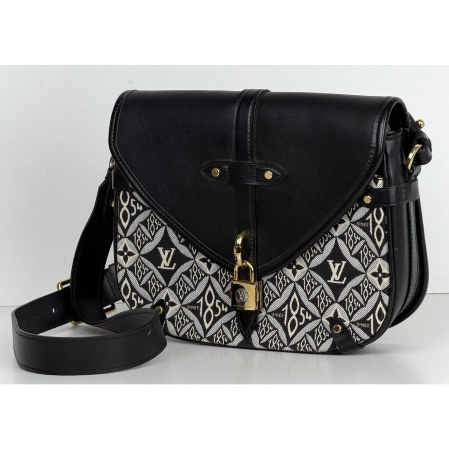 Louis Vuitton Neo Saumur MM Bag Black & White Woven Jacquard Motif Blend 2020 U3