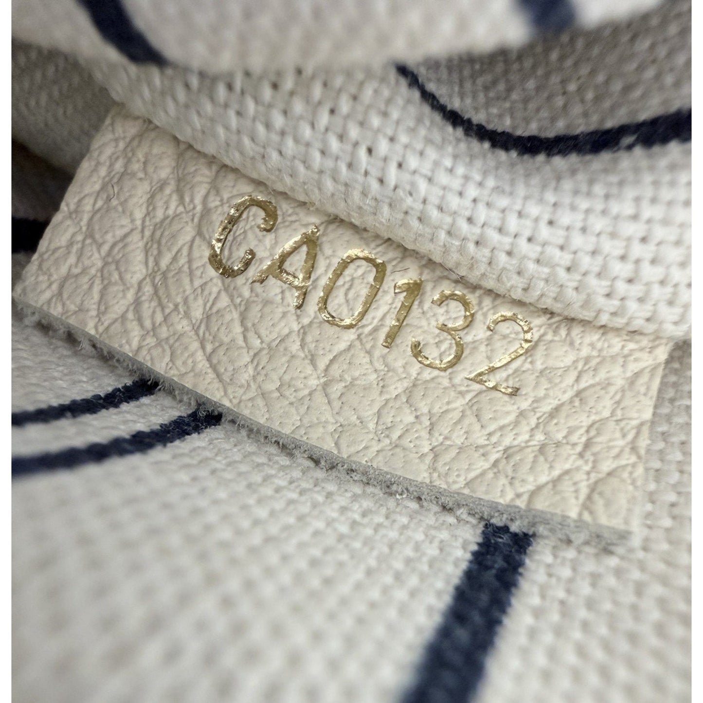 Louis Vuitton Artsy MM Shoulder Bag in White Monogram Empreinte Leather 2012 E4