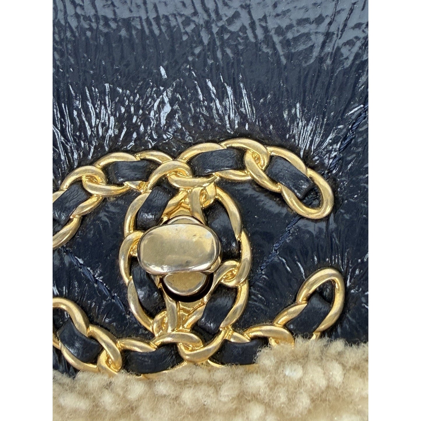 Chanel 19 Flap Bag Medium in Black Shiny Crumpled Calfskin and Shearling NFC