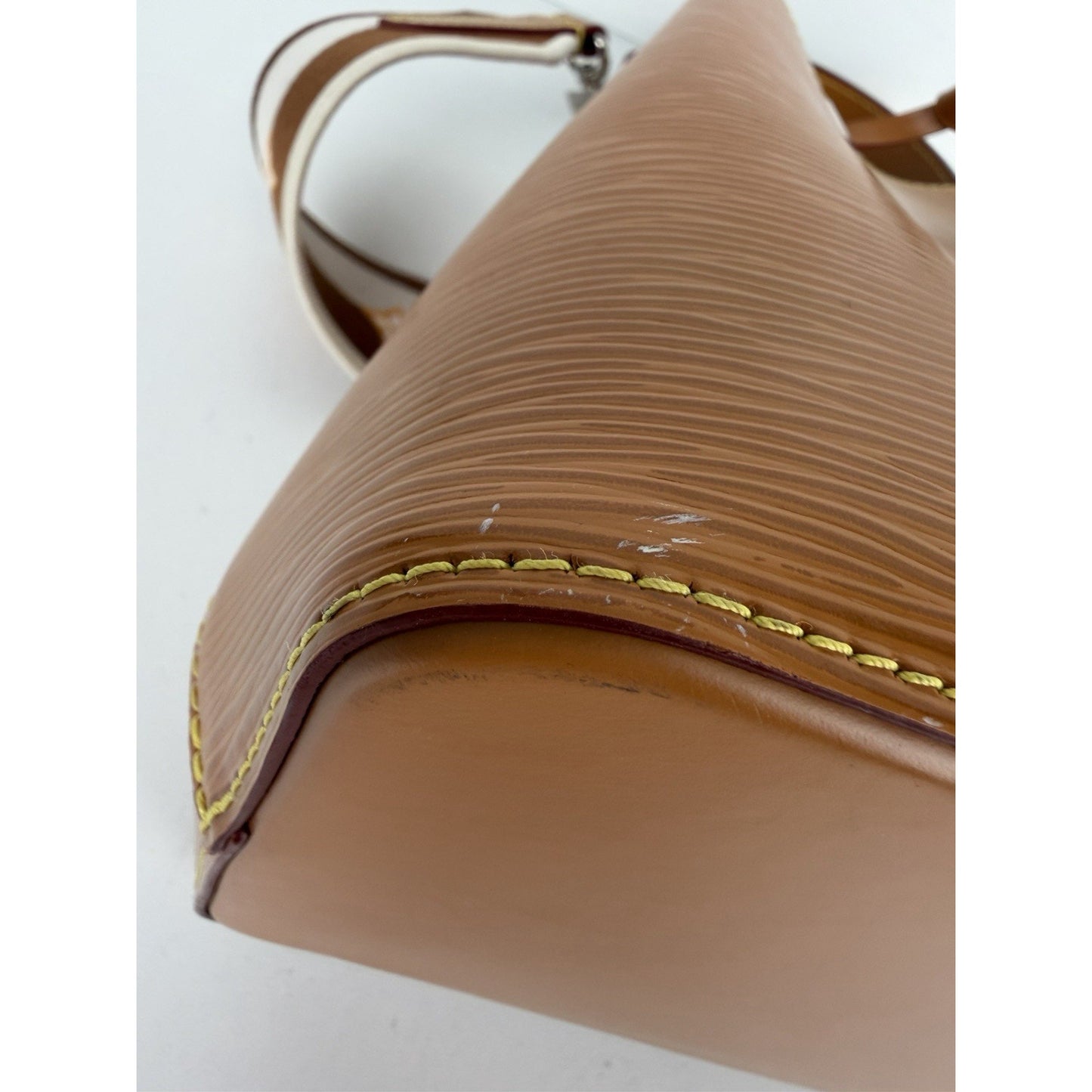 Louis Vuitton Neonoe Bucket Shoulder Bag BB in Gold Miel Epi Leather NFC C-7