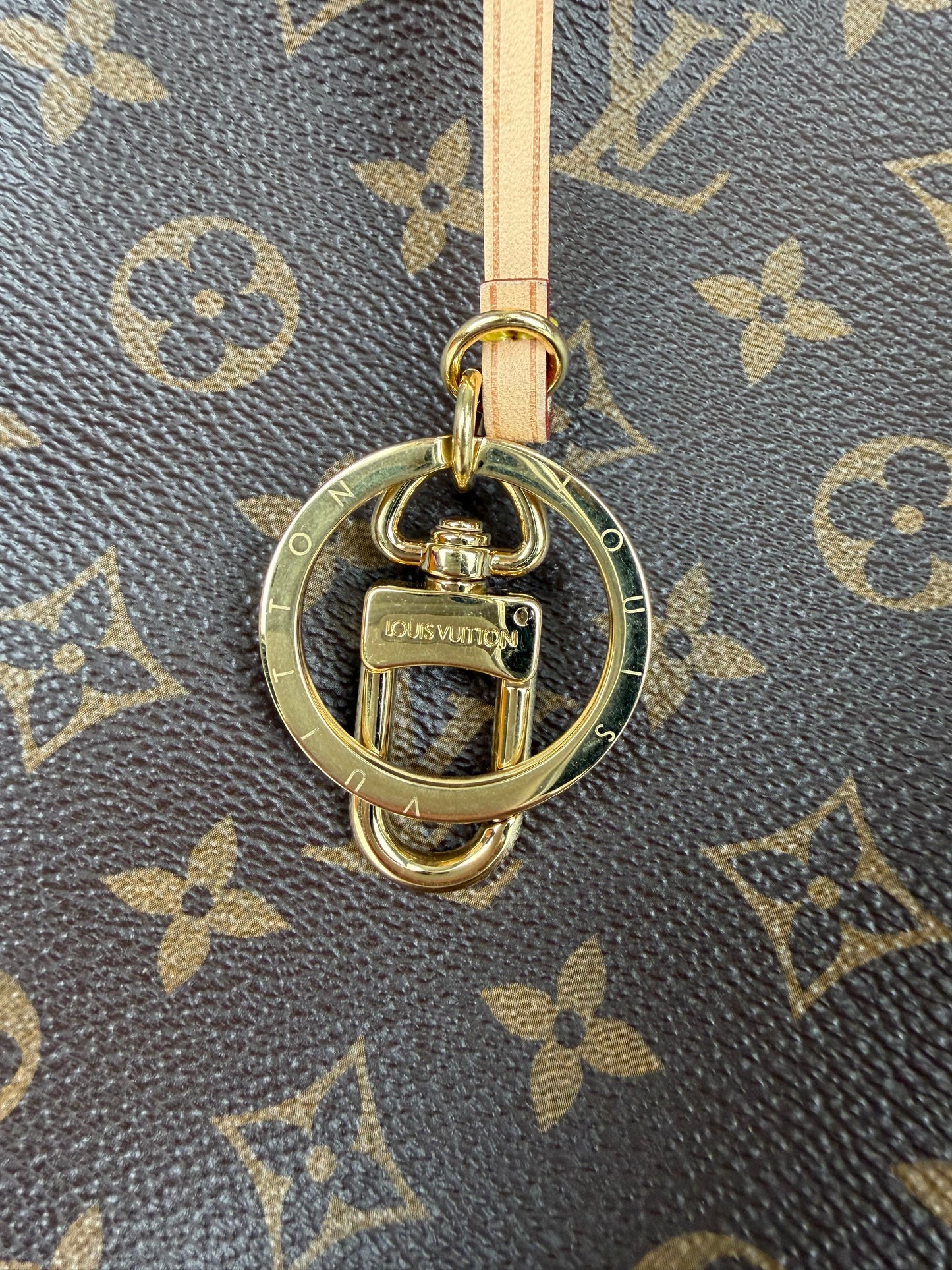 Louis Vuitton Artsy MM Handbag in Brown LV Monogram Coated Canvas YD-4
