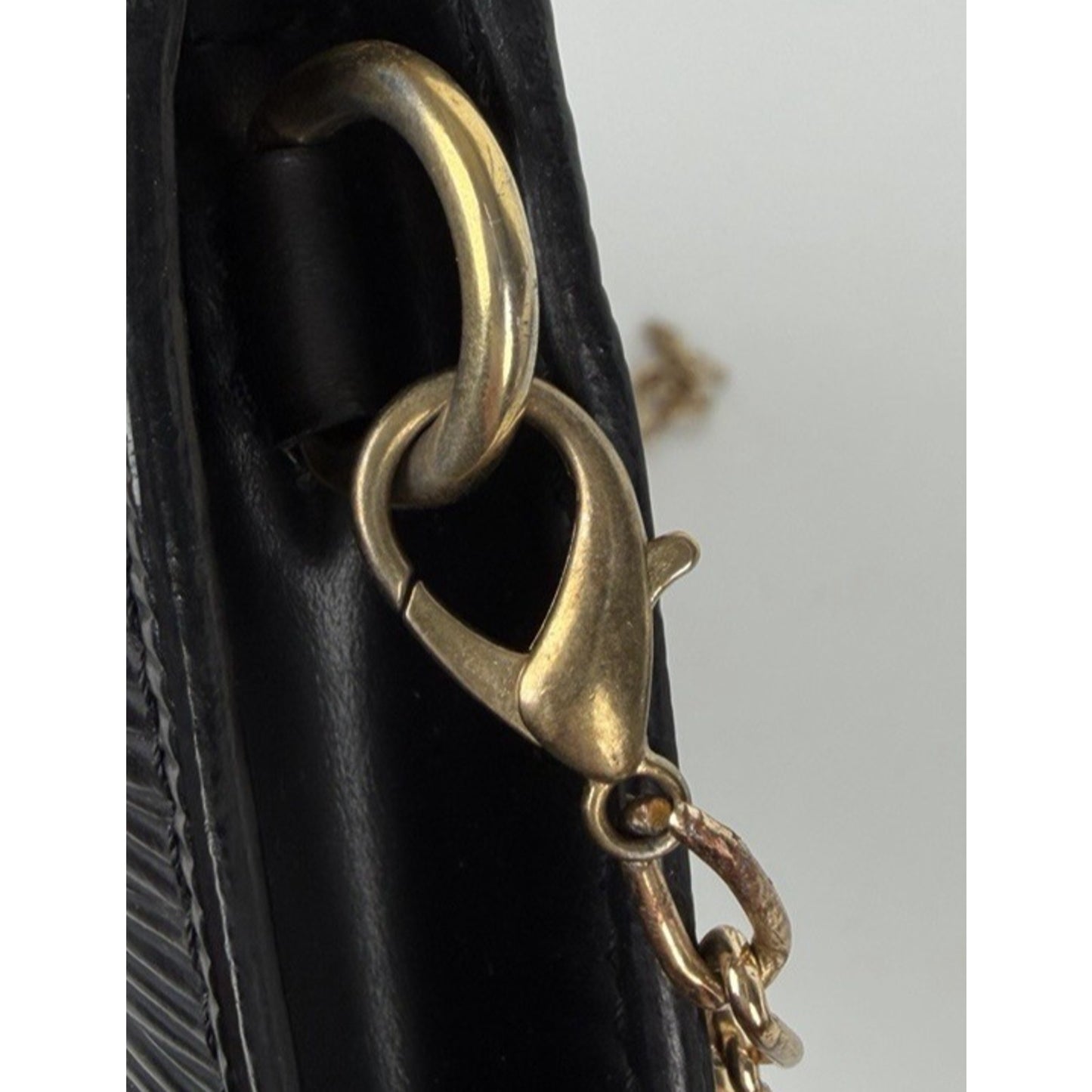 Louis Vuitton Pochette Accessoires Bag in Black Epi Leather Vintage 2000 S-09