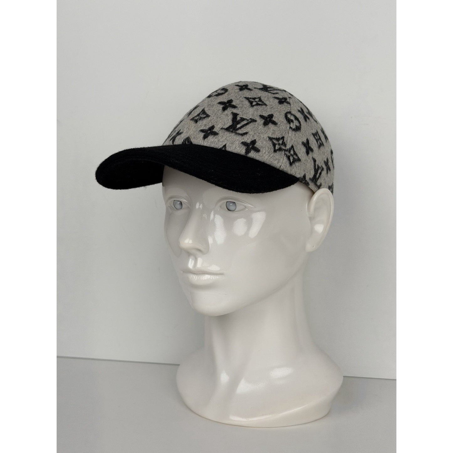 Louis Vuitton Carry On Cap Black Grey Wool Monogram M7210M Size M