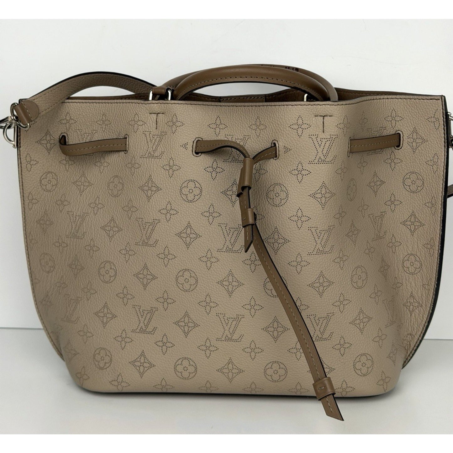 Louis Vuitton Girolata Handbag in Galet Mahina Leather with Pouch 2017 C2