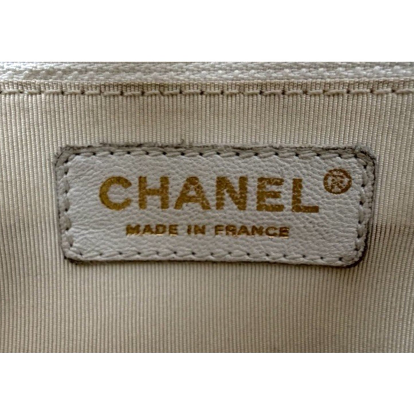 Chanel CC Hobo Medium Shoulder Bag in White Caviar Quilted Leather 2004 E3