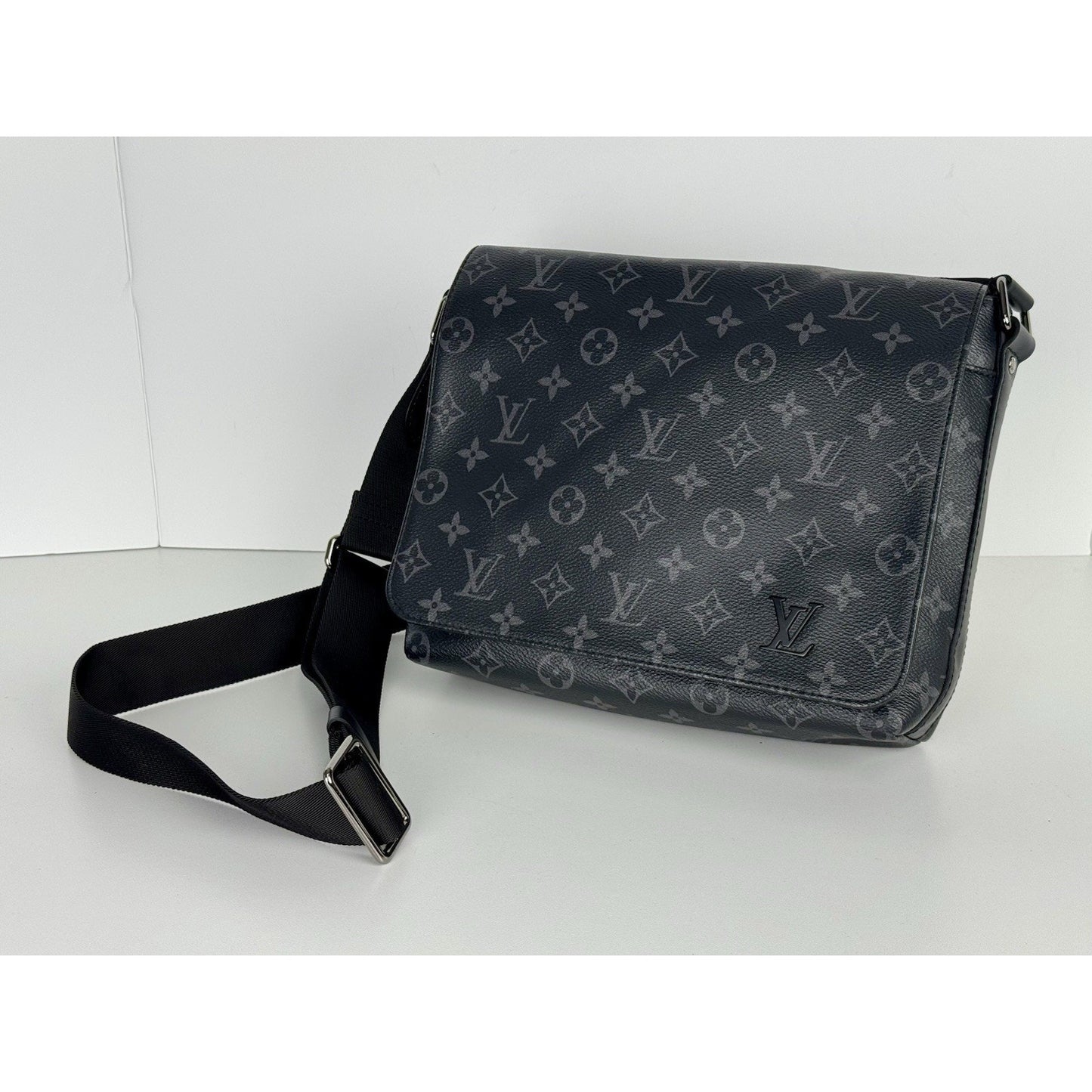 Louis Vuitton District PM Messenger Bag in Monogram Eclipse Canvas D-3