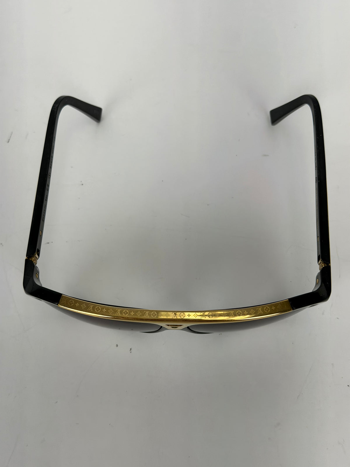 Louis Vuitton Evidence Millionaire Sunglasses in Black Frame with Gray Ombre Lenses YK-1