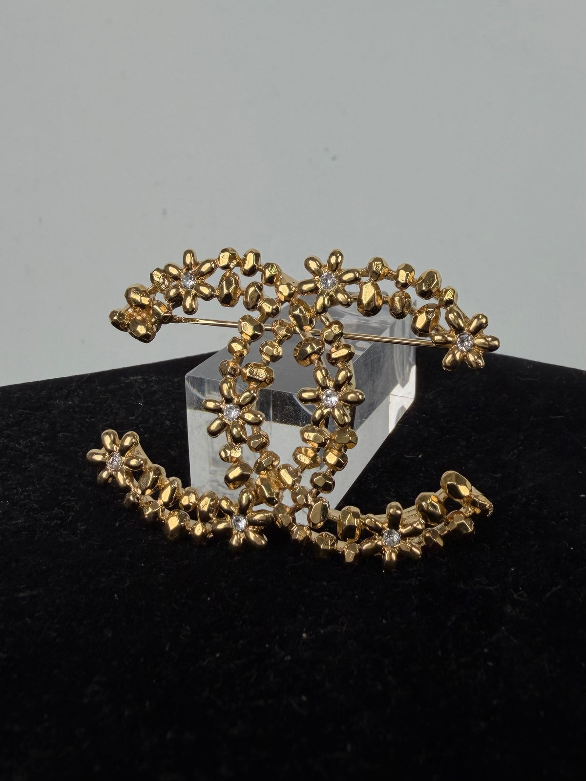 Chanel 2023 Strass CC Pin Brooch in Gold Color K1