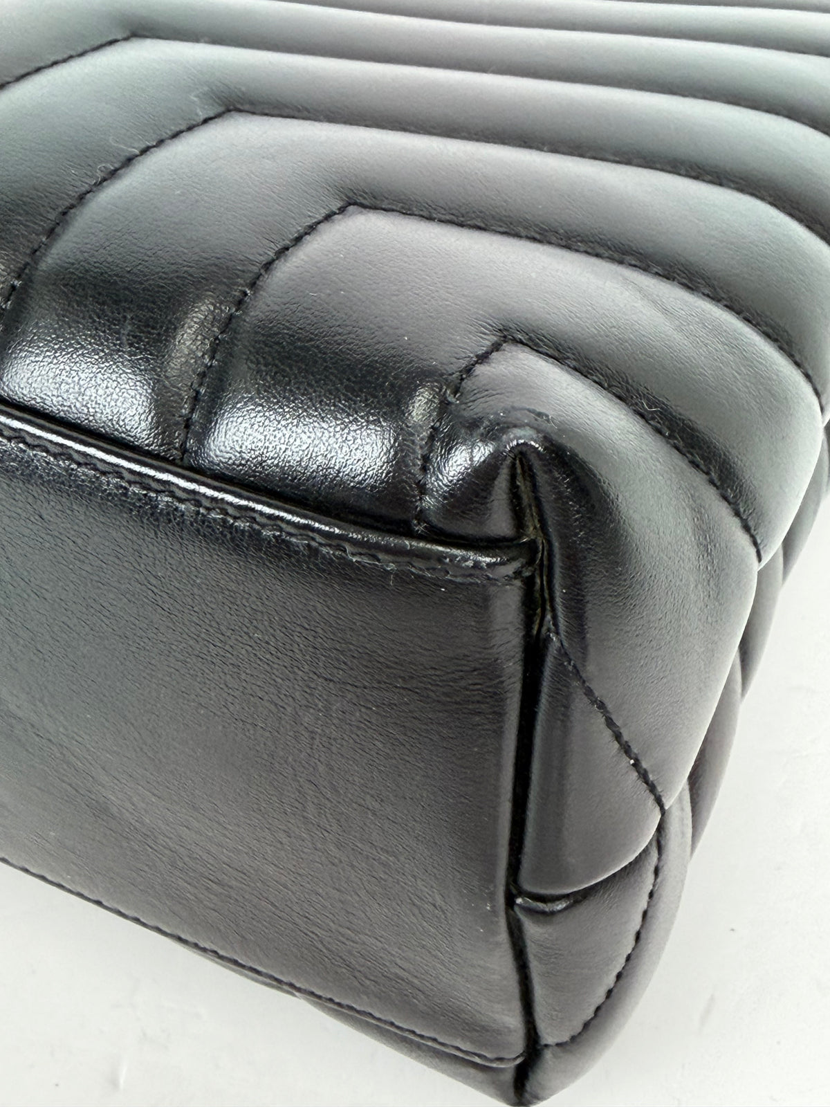 Saint Laurent Loulou Shoulder Bag Medium in Black Leather YD7