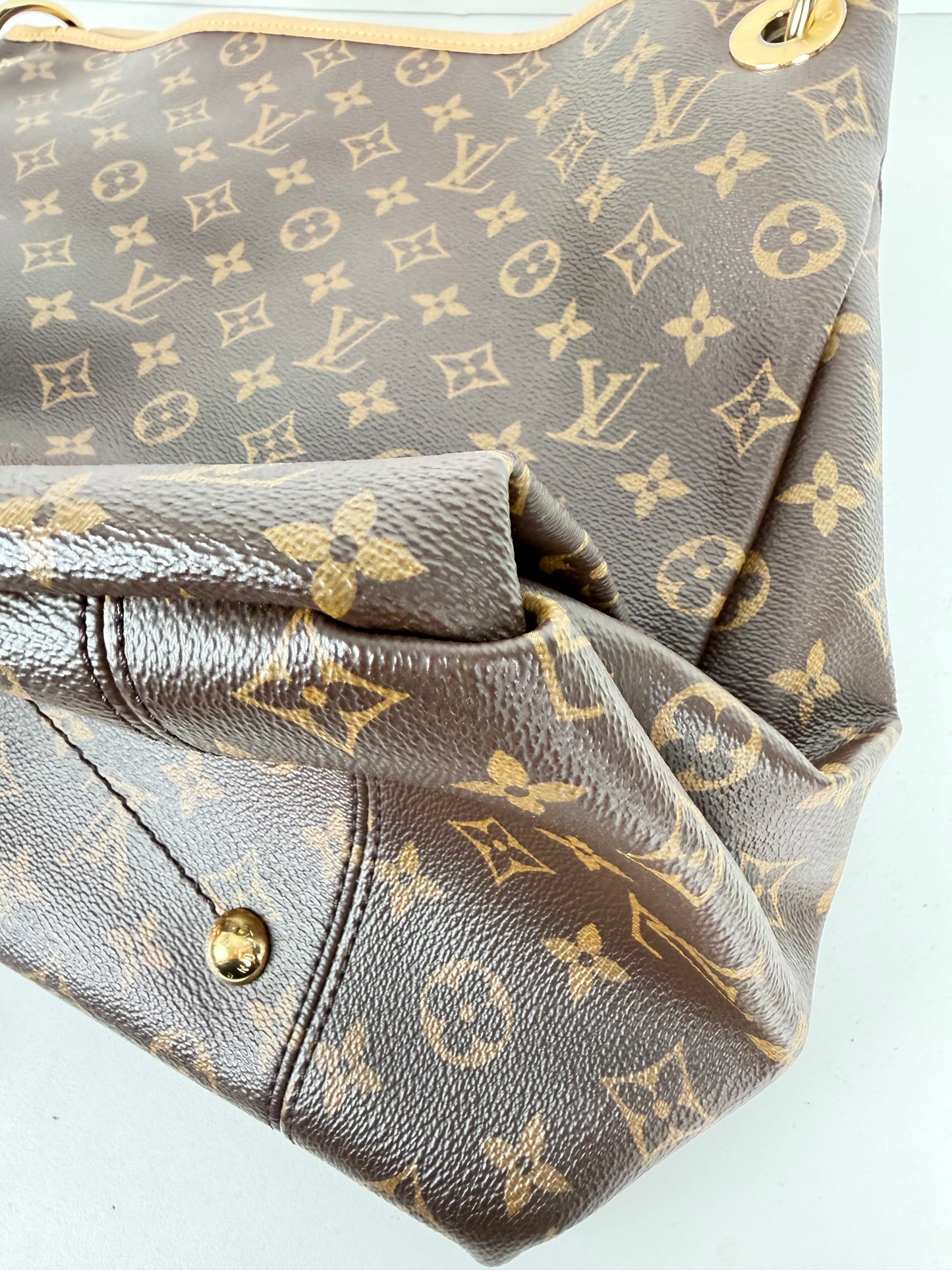Louis Vuitton Artsy MM Handbag in Brown LV Monogram Coated Canvas YD-4