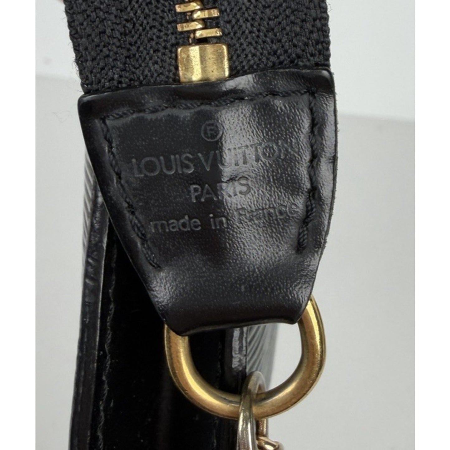 Louis Vuitton Pochette Accessoires Bag in Black Epi Leather Vintage 2000 S-09