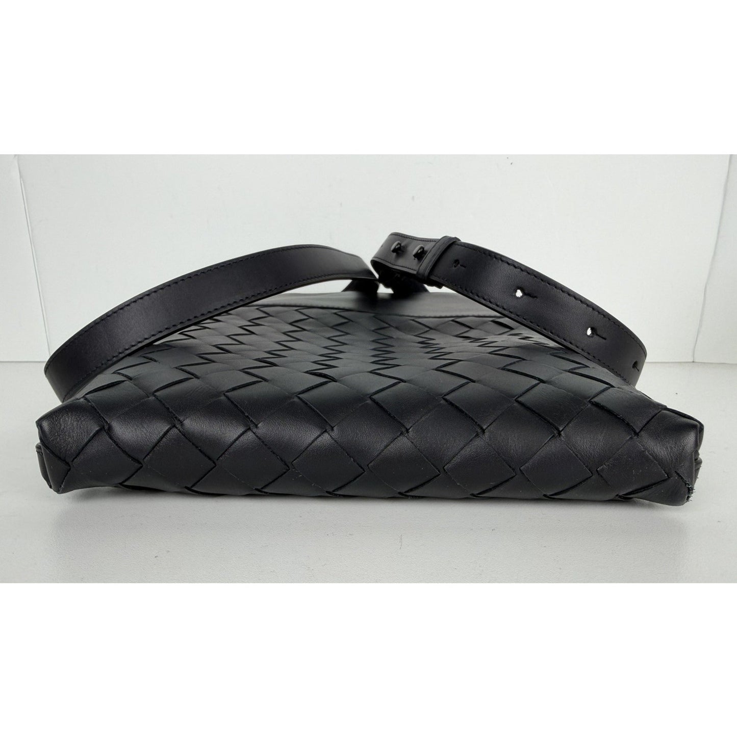 Bottega Veneta Slot Messenger Crossbody Bag Black Intrecciato Leather NFC S06