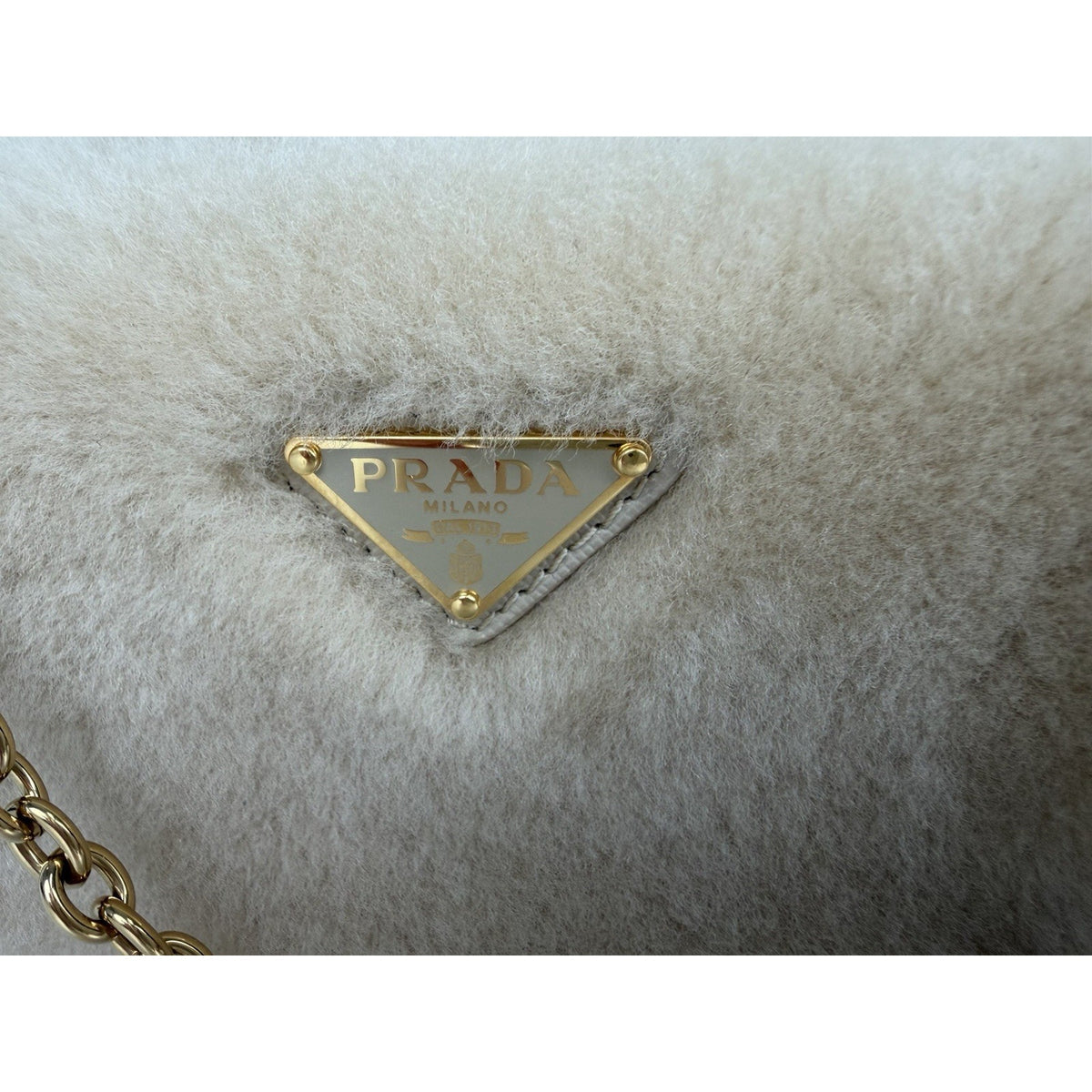 Prada Re-Edition 2005 Chain Shoulder Bag in Beige Nylon with Real Fur Accents E3