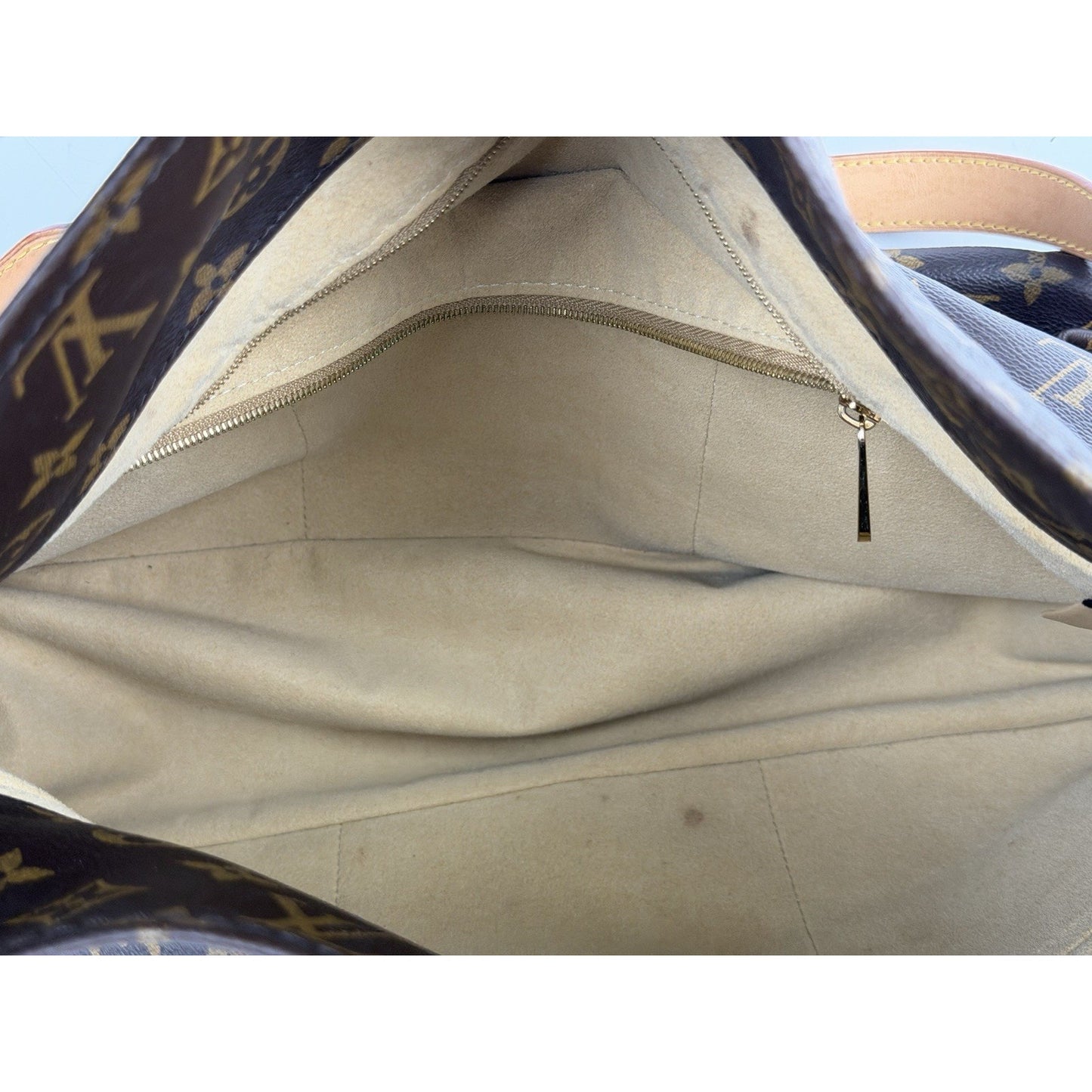 Louis Vuitton Artsy MM Hobo Bag in Brown LV Monogram Coated Canvas 2016 S