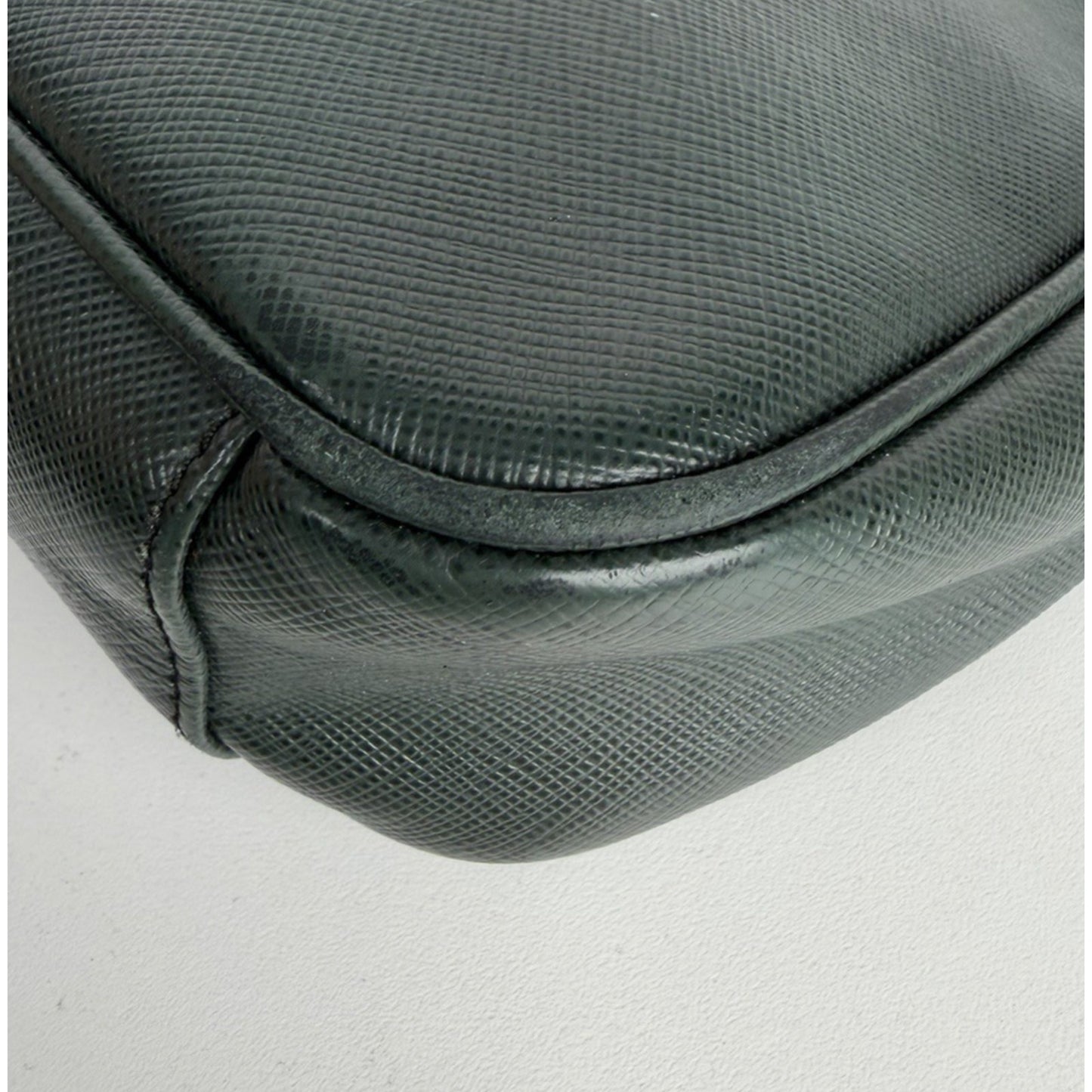 Prada Re-Edition 2005 Saffiano Leather Shoulder Bag in Emerald Green S10
