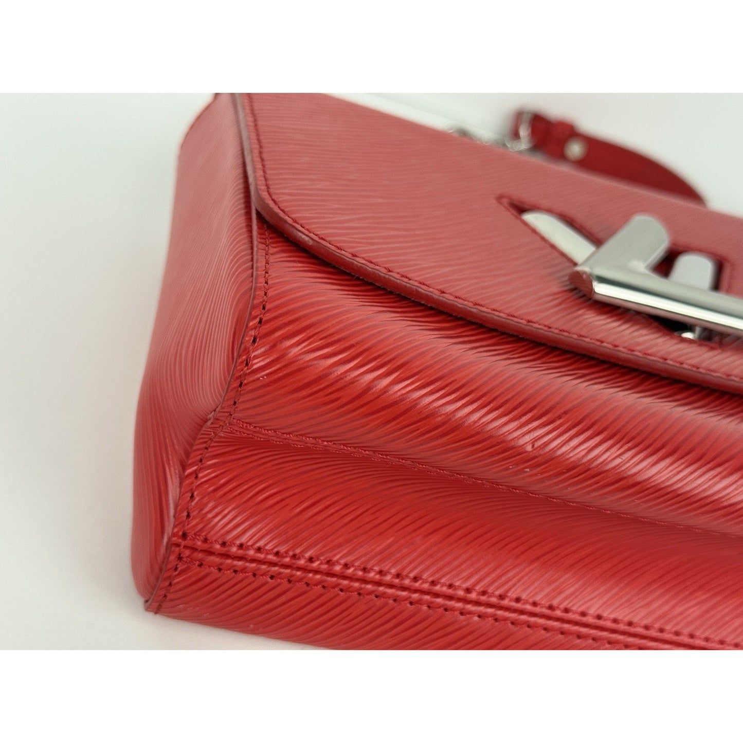 Louis Vuitton Twist MM Shoulder Bag Red Epi Leather with Silver Hardware