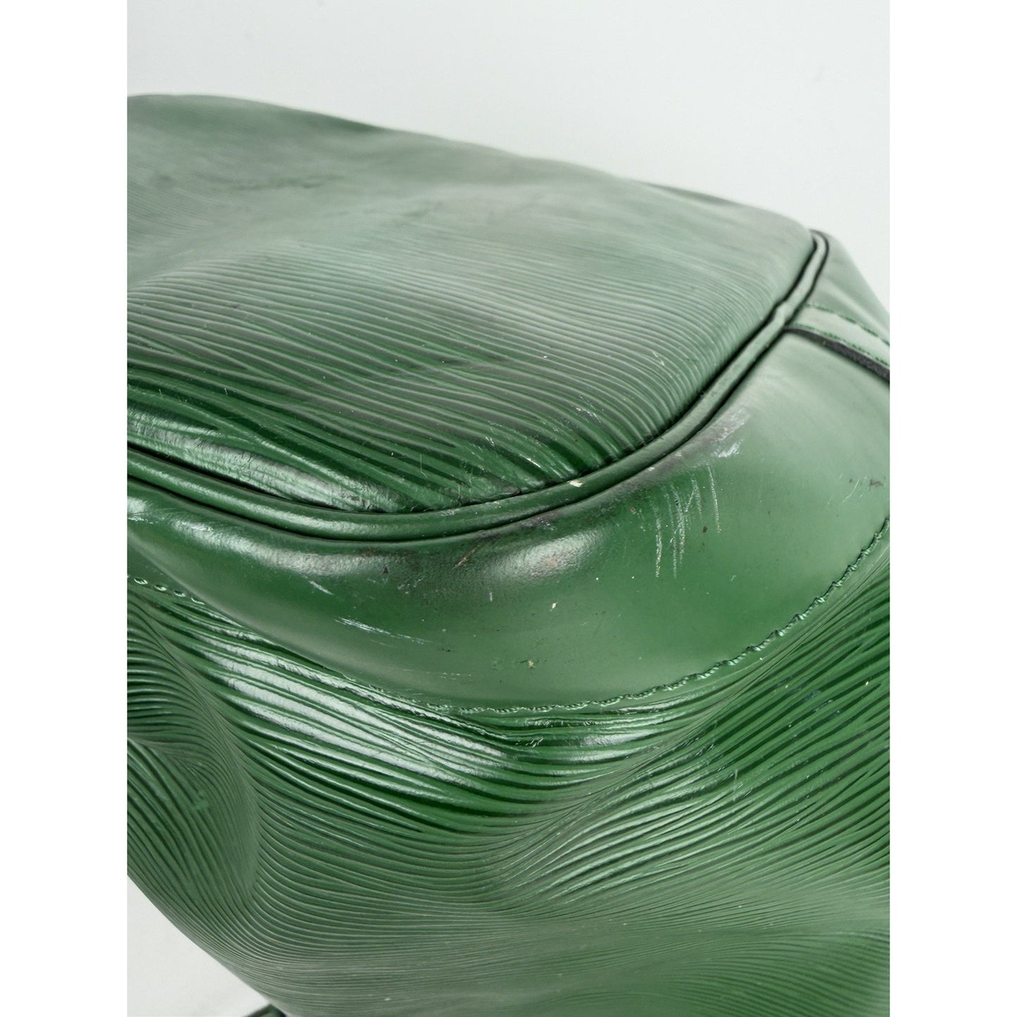 Louis Vuitton NeoNoe Shoulder Bag MM in Green Epi Leather 2013 S