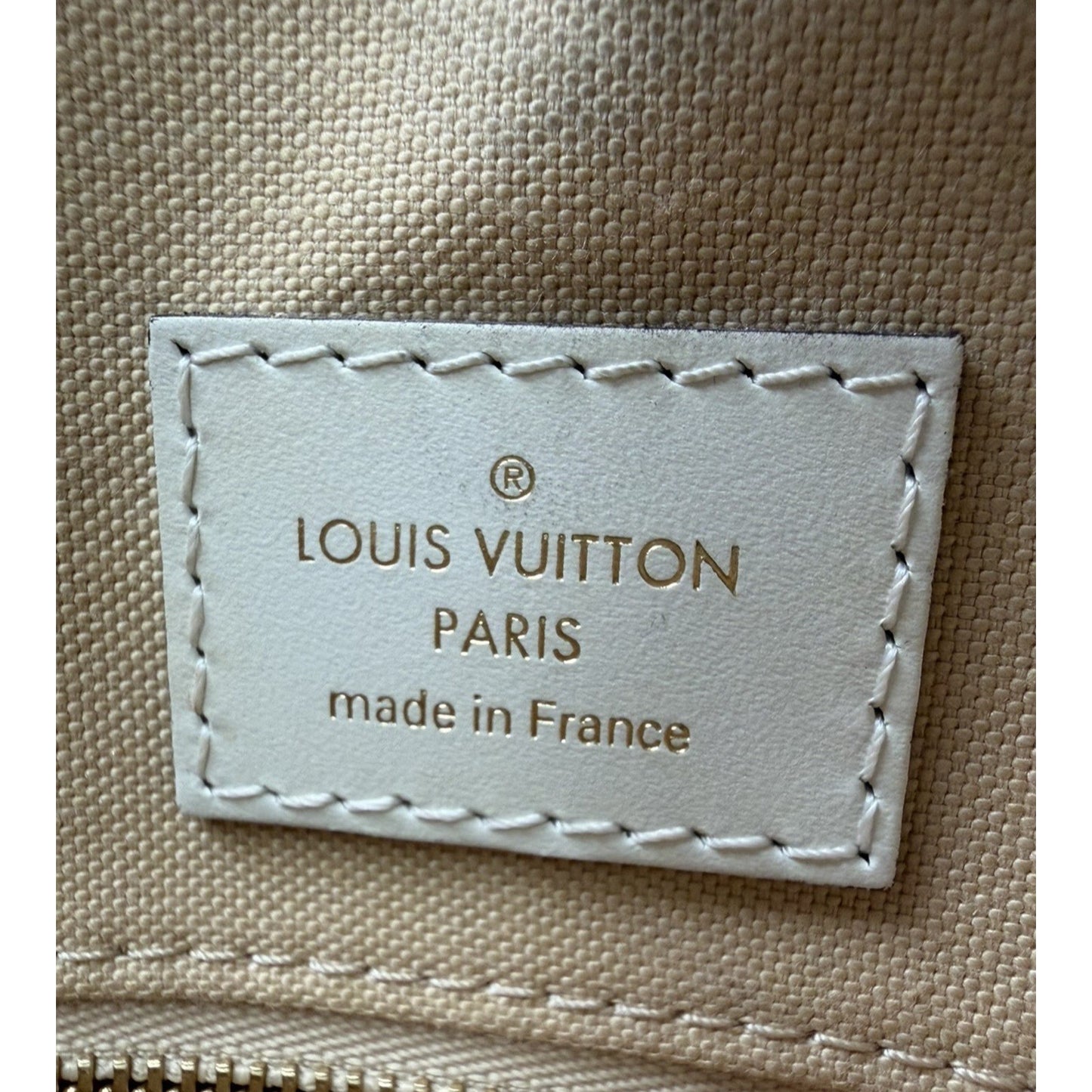 Louis Vuitton Monogram Giant Onthego GM Tote Bag in Kaki/Beige Canvas 2019 D2