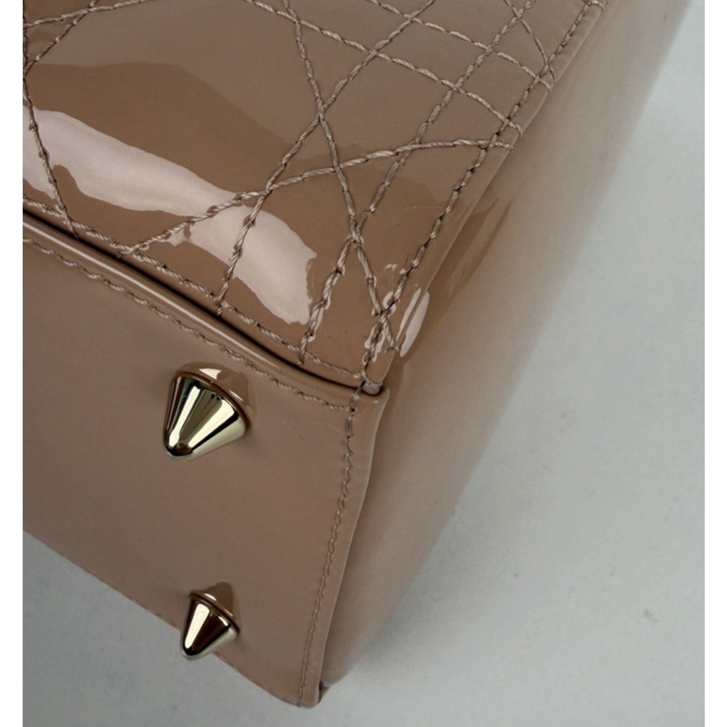 Christian Dior Lady Dior Medium Bag in Neutral High-Gloss Patent Leather D1