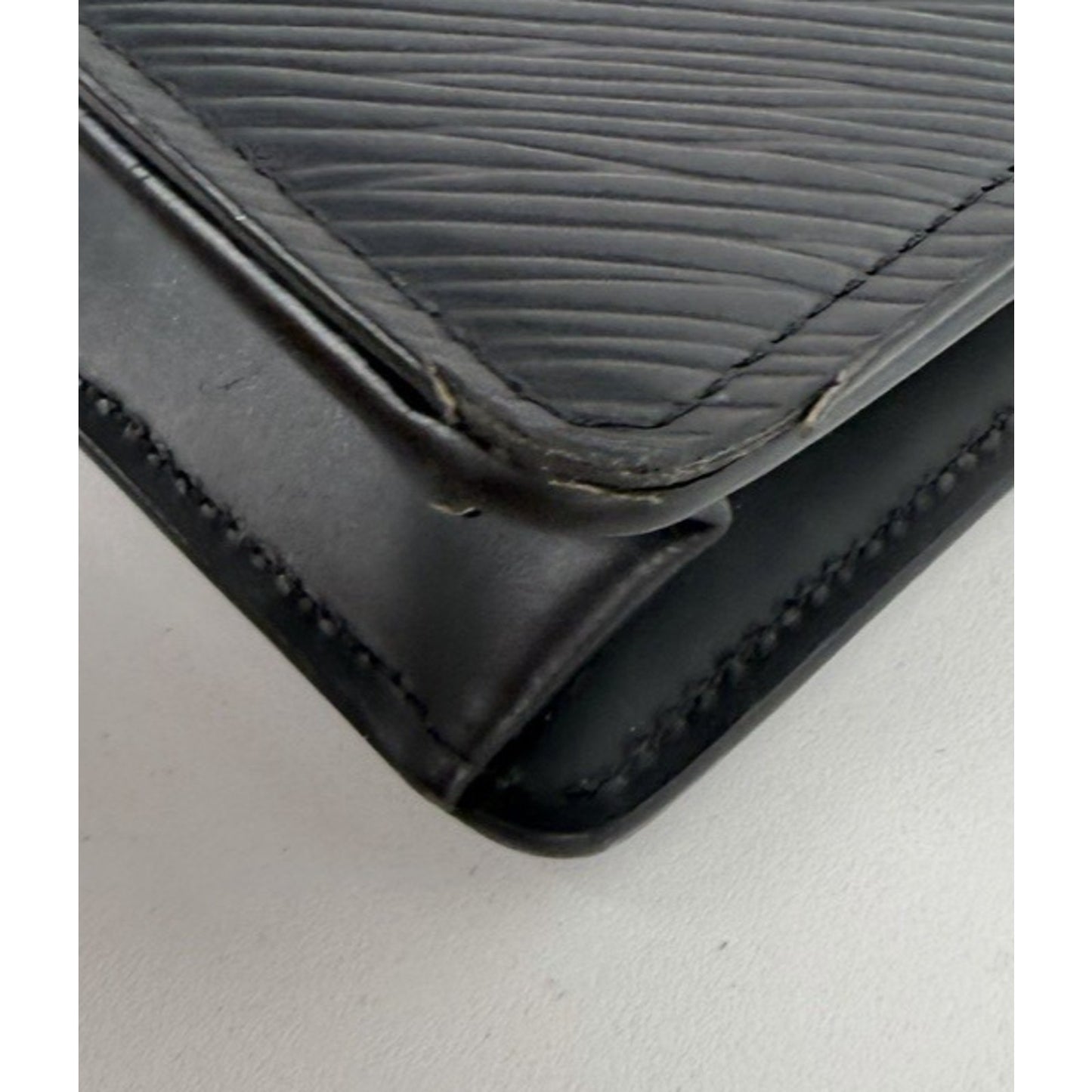 Louis Vuitton Twist Belt Wallet Bag on Chain Black Textured Epi Leather NFC S11