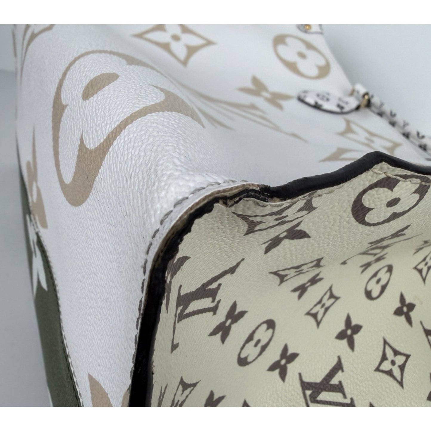 Louis Vuitton Monogram Giant Onthego GM Tote Bag in Kaki/Beige Canvas 2019 D2