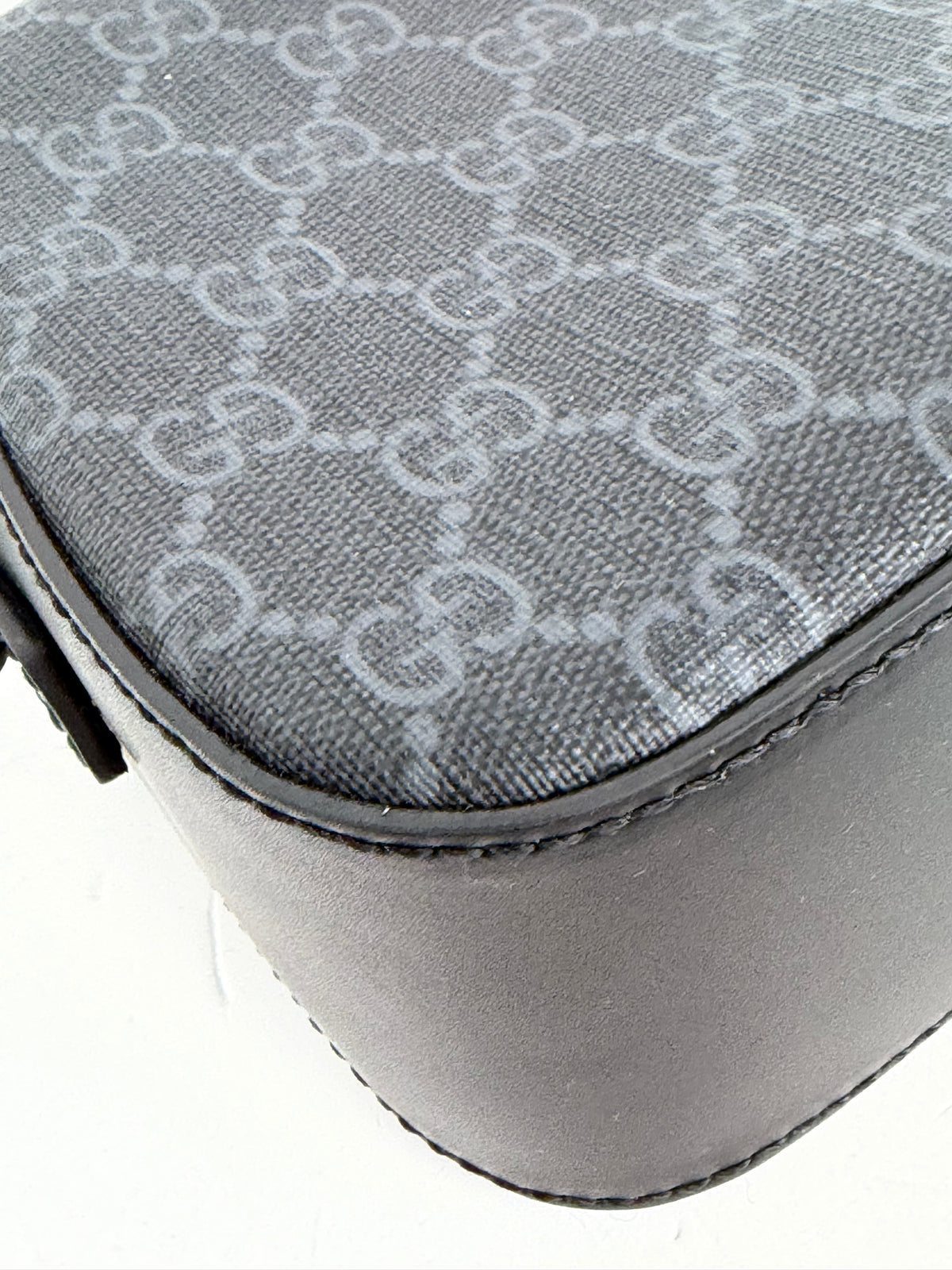 Gucci Web Camera Men's Shoulder Bag Small in Black GG Supreme Coated Canvas YS23