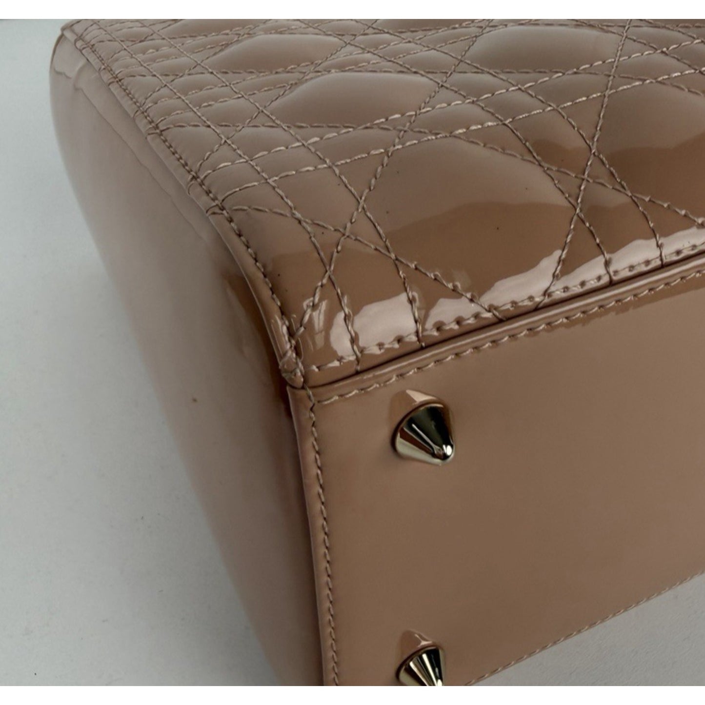 Christian Dior Lady Dior Medium Bag in Neutral High-Gloss Patent Leather D1