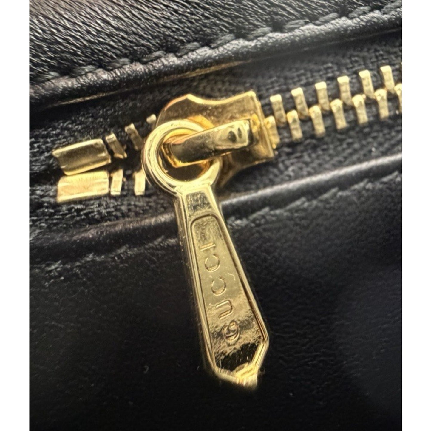 Gucci Jackie Slim 1961 Shoulder Bag in Black Textured-Leather D2