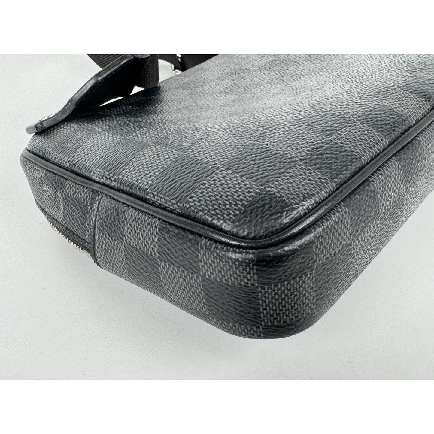 Louis Vuitton Damier Graphite Scott Messenger Bag Black with Silver Hardware C-1
