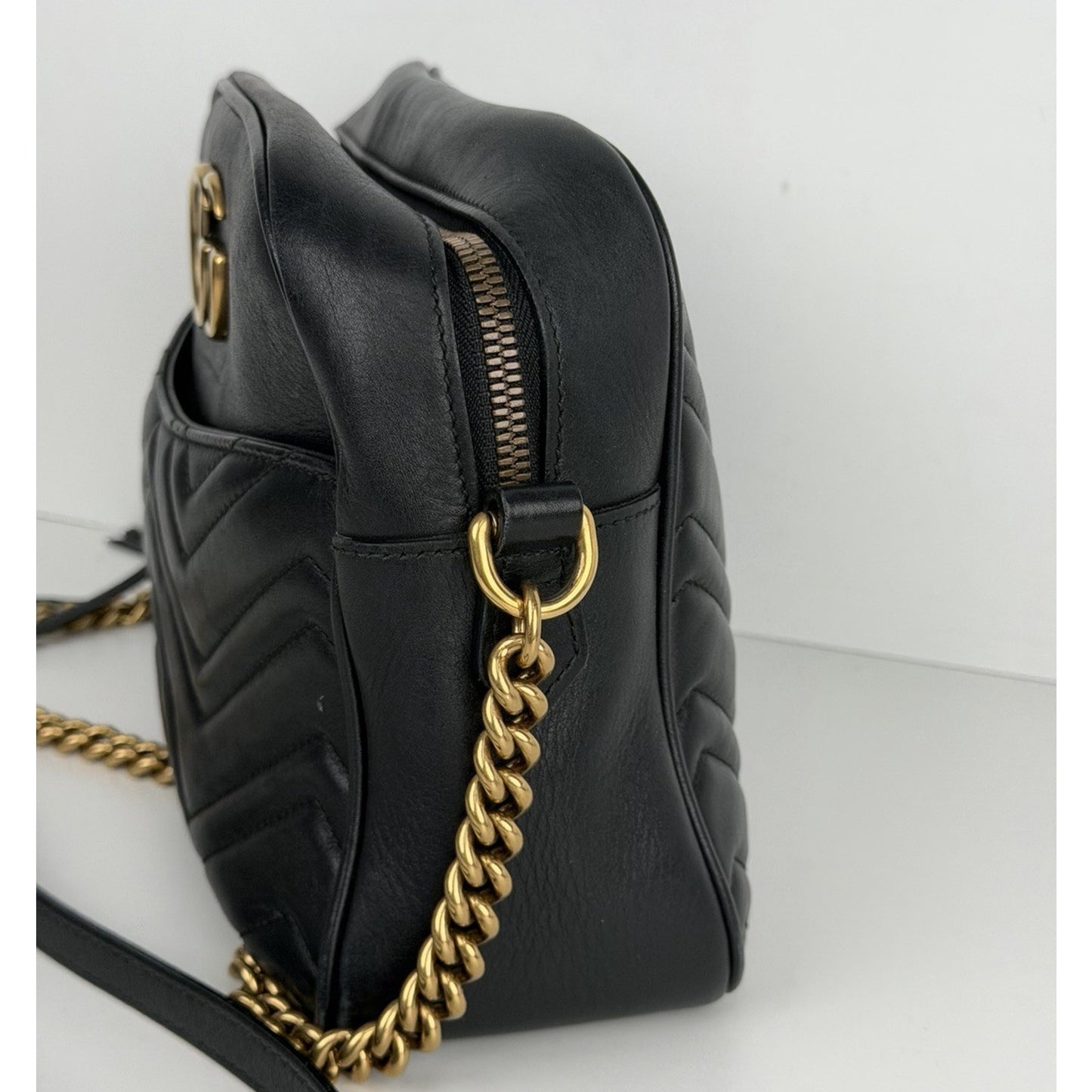 Gucci GG Marmont Matelasse Shoulder Bag Medium Black Leather Chevron Pattern S16