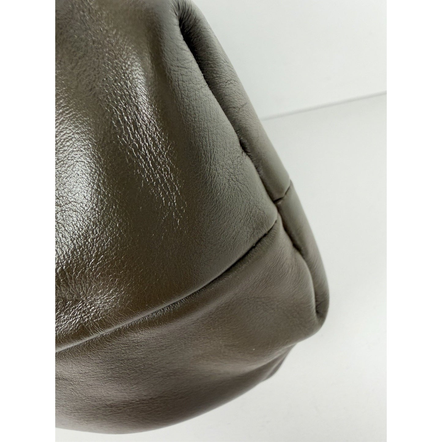 Bottega Veneta "The Pouch" Clutch Olive Green Leather Gathered&Ruffled Design S