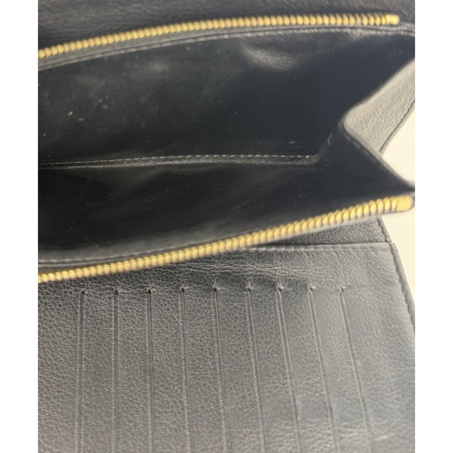 Louis Vuitton Mahina Amelia Wallet Textured Leather & Gold-tone PushLock K1