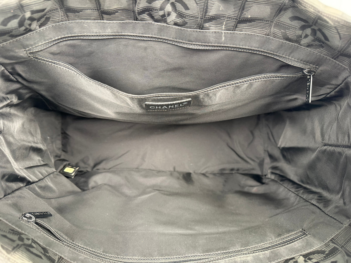 Chanel Travel Line Tote in Black Nylon Vintage 2000-2002 YS26