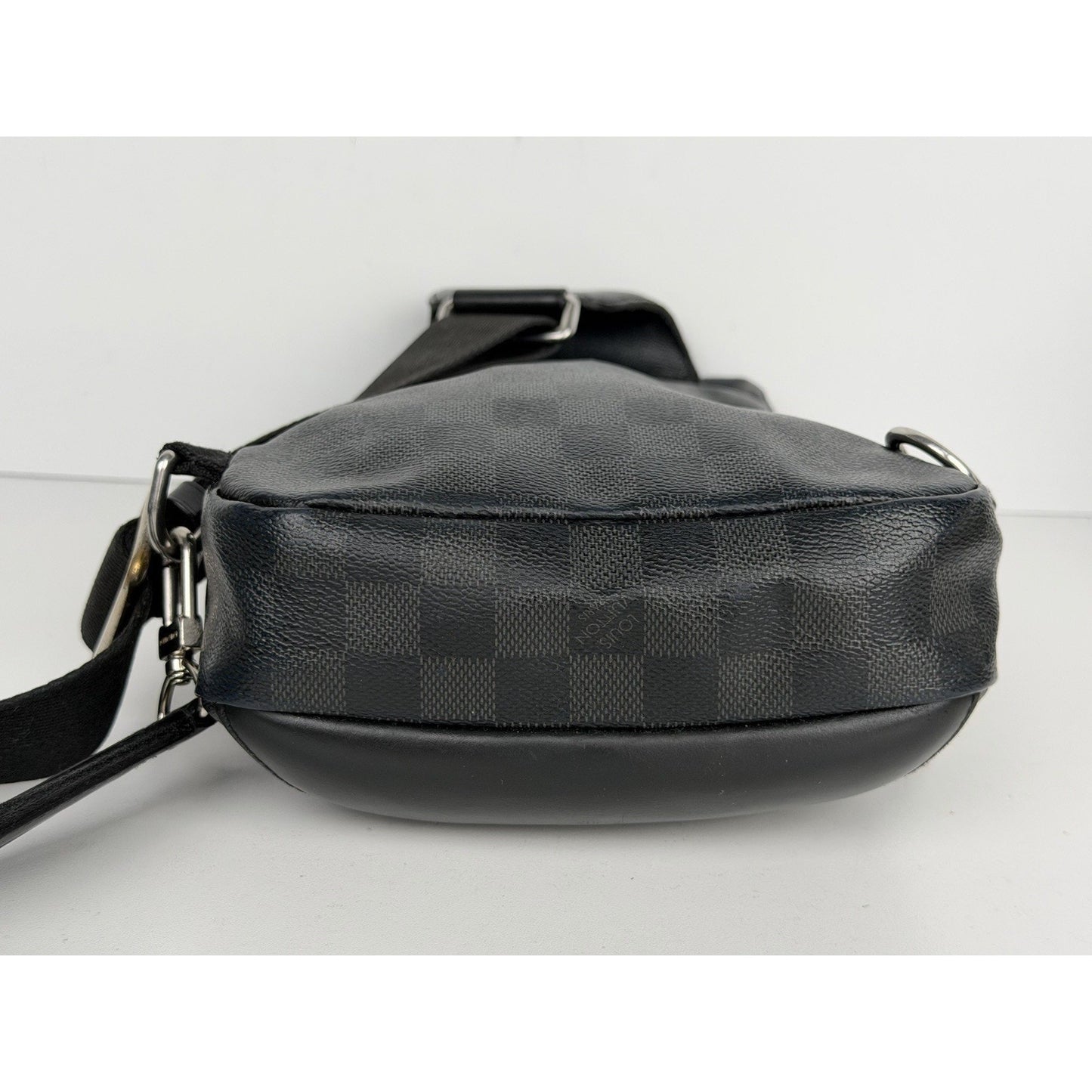 Louis Vuitton Avenue Sling Bag in Damier Graphite Canvas 2020 S08