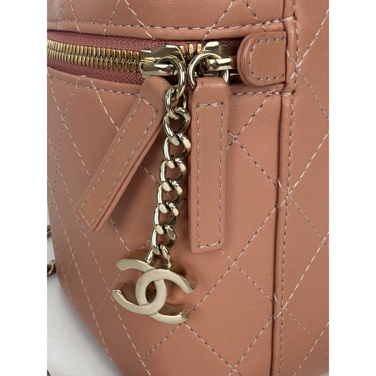 Chanel Knock On Wood Vanity Case Crossbody Bag in Coral Leather 2018-2019 C5