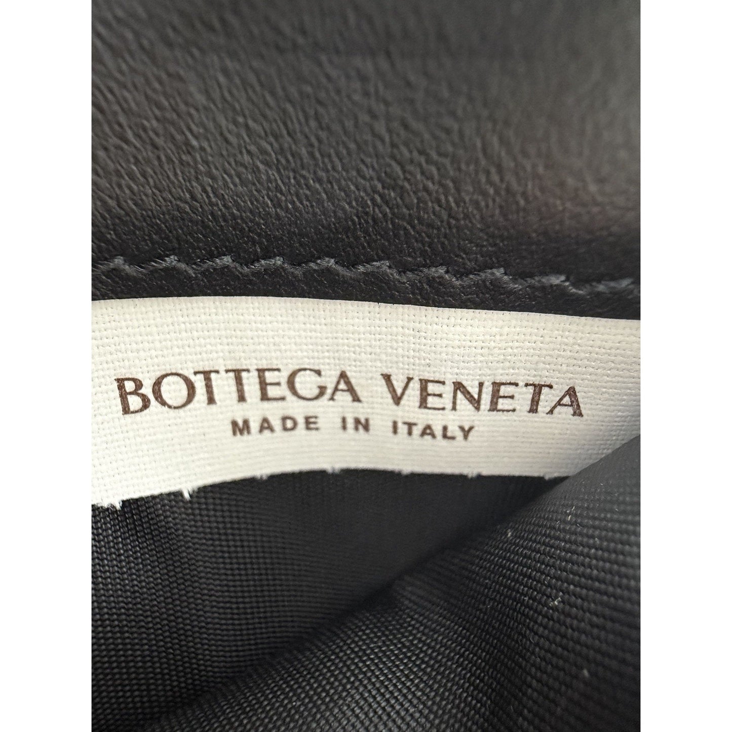 Bottega Veneta Bi-Fold Wallet in Black and Parakeet in Crinkle Patent Leather